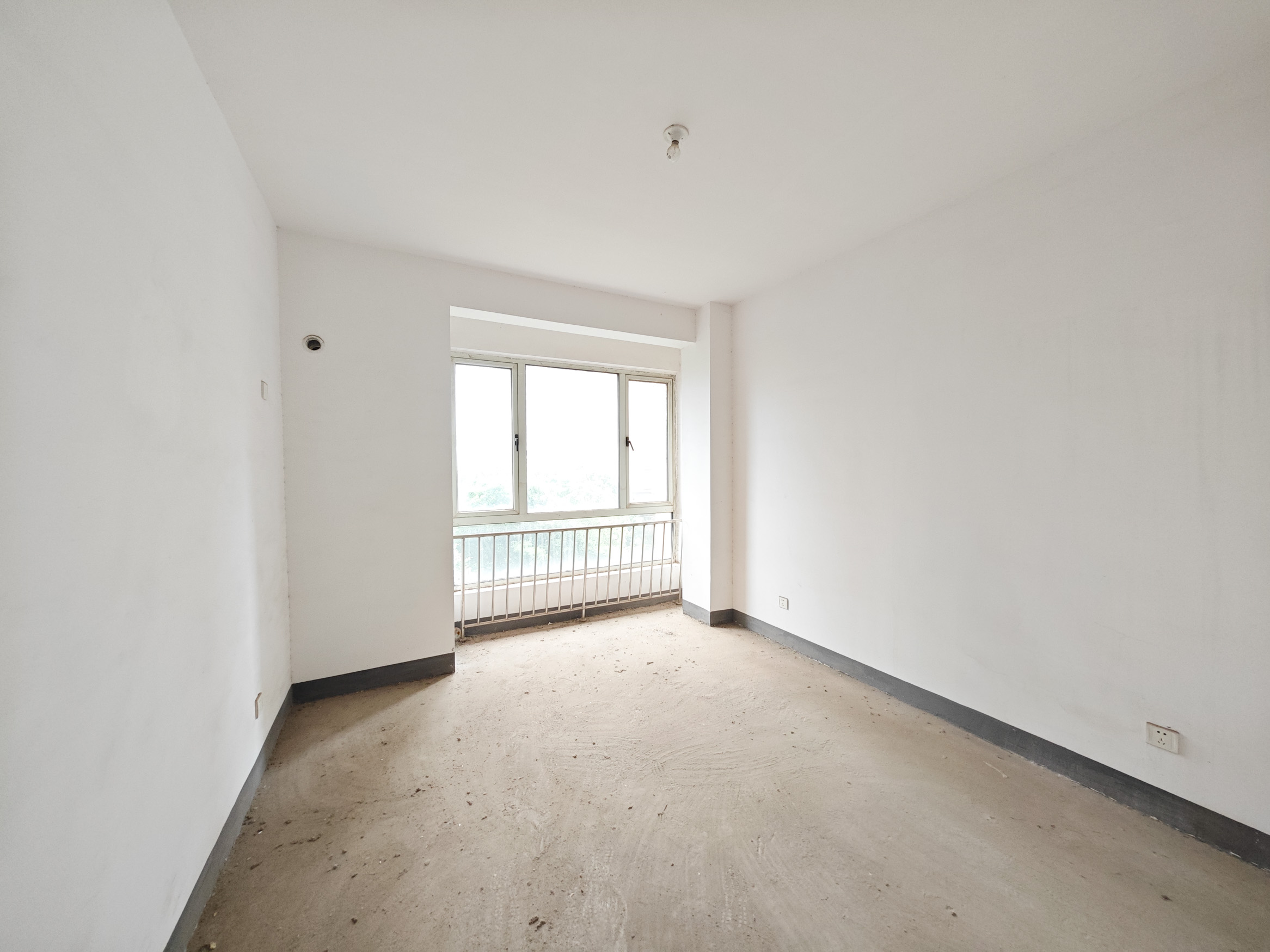 五矿万境水岸二期(五矿万境水岸和苑)  3室2厅1卫    125.0万 五矿万境水岸二期(五矿万境水岸和苑)  3室2厅1卫    125.0万卧室