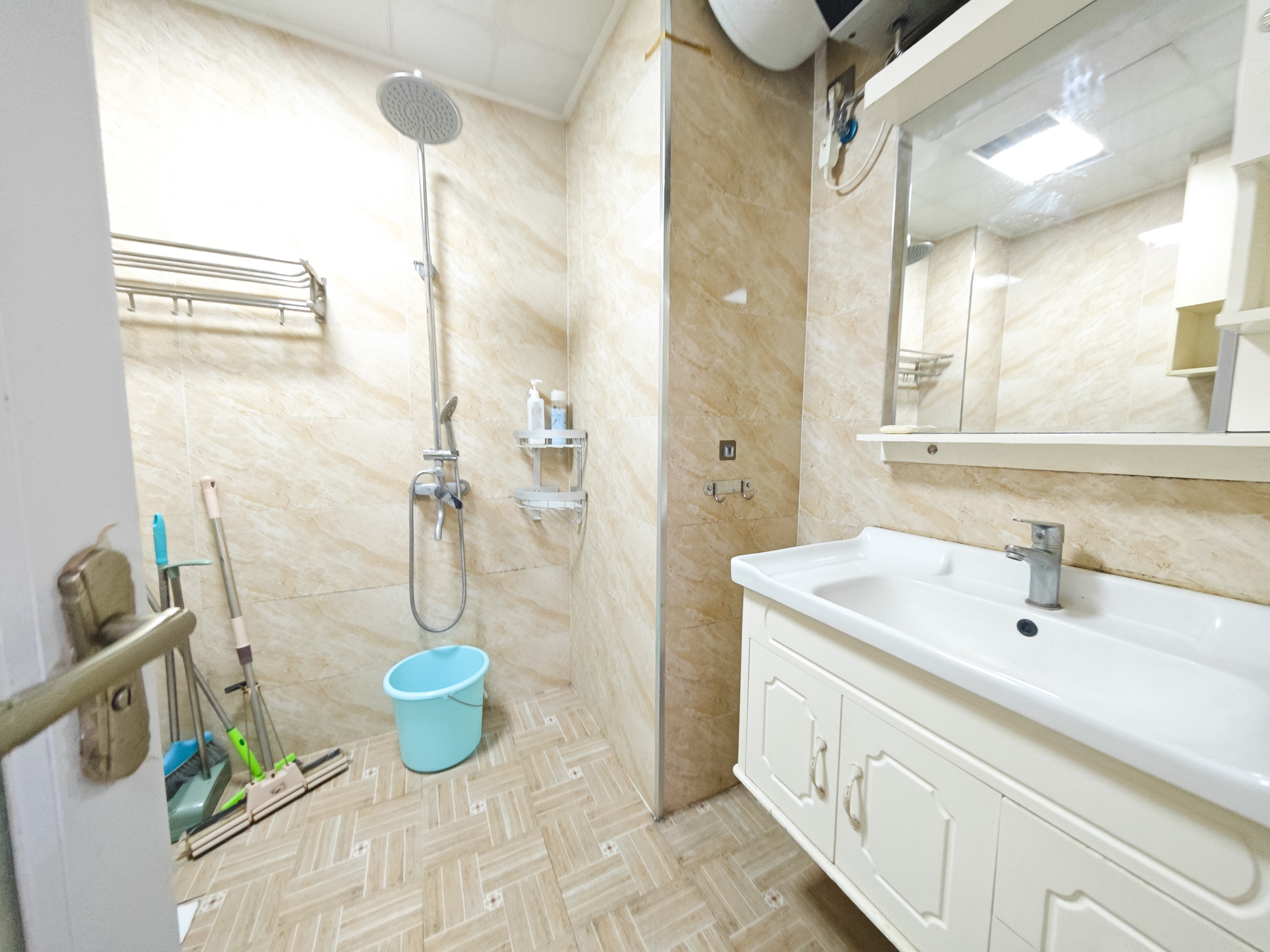 潇湘名城(新里程潇湘名城)  1室1厅1卫    49.0万 潇湘名城(新里程潇湘名城)  1室1厅1卫    49.0万卫生间