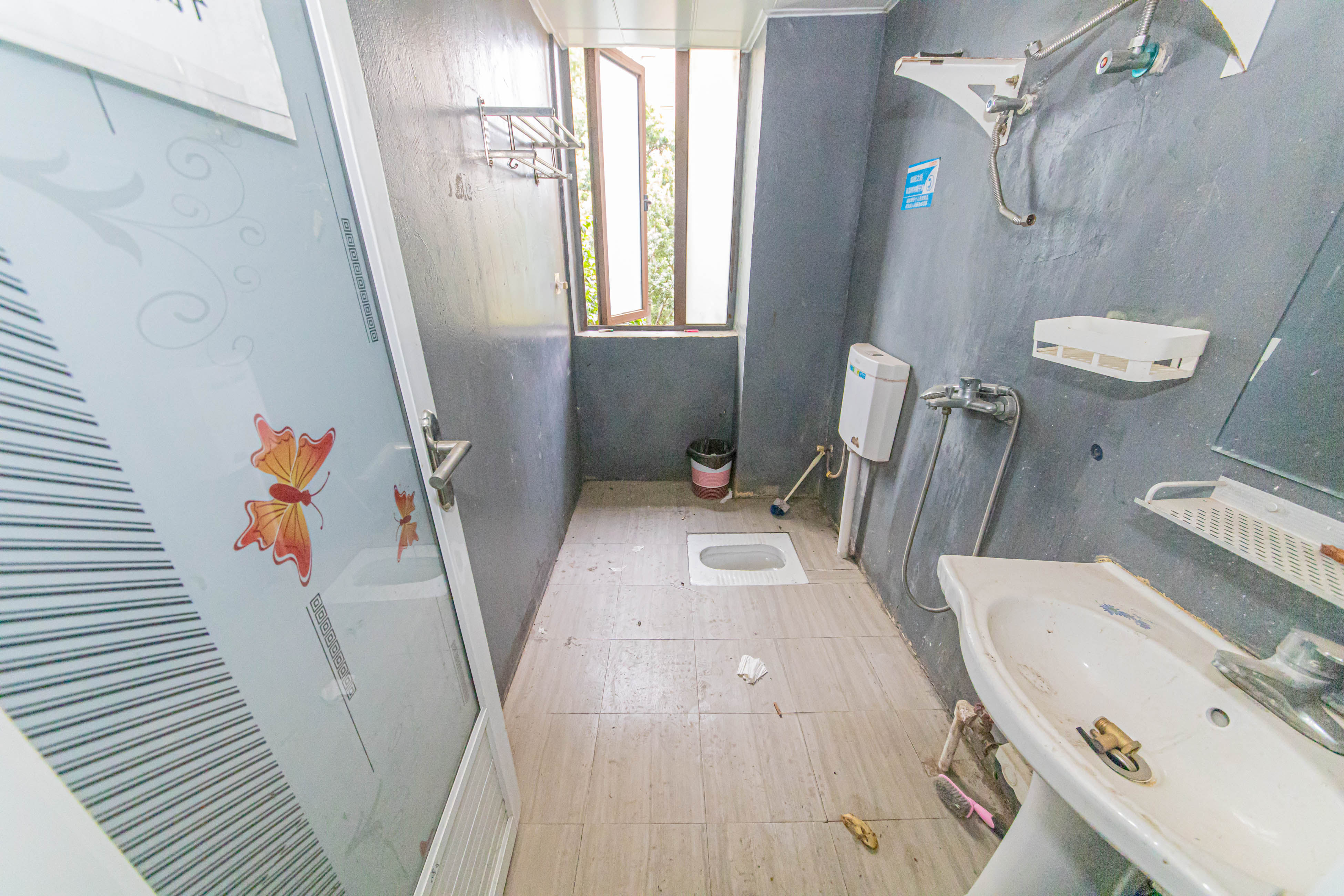 金房奥斯卡 4室2厅1卫 95.0万 金房奥斯卡 4室2厅1卫 95.0万卫生间