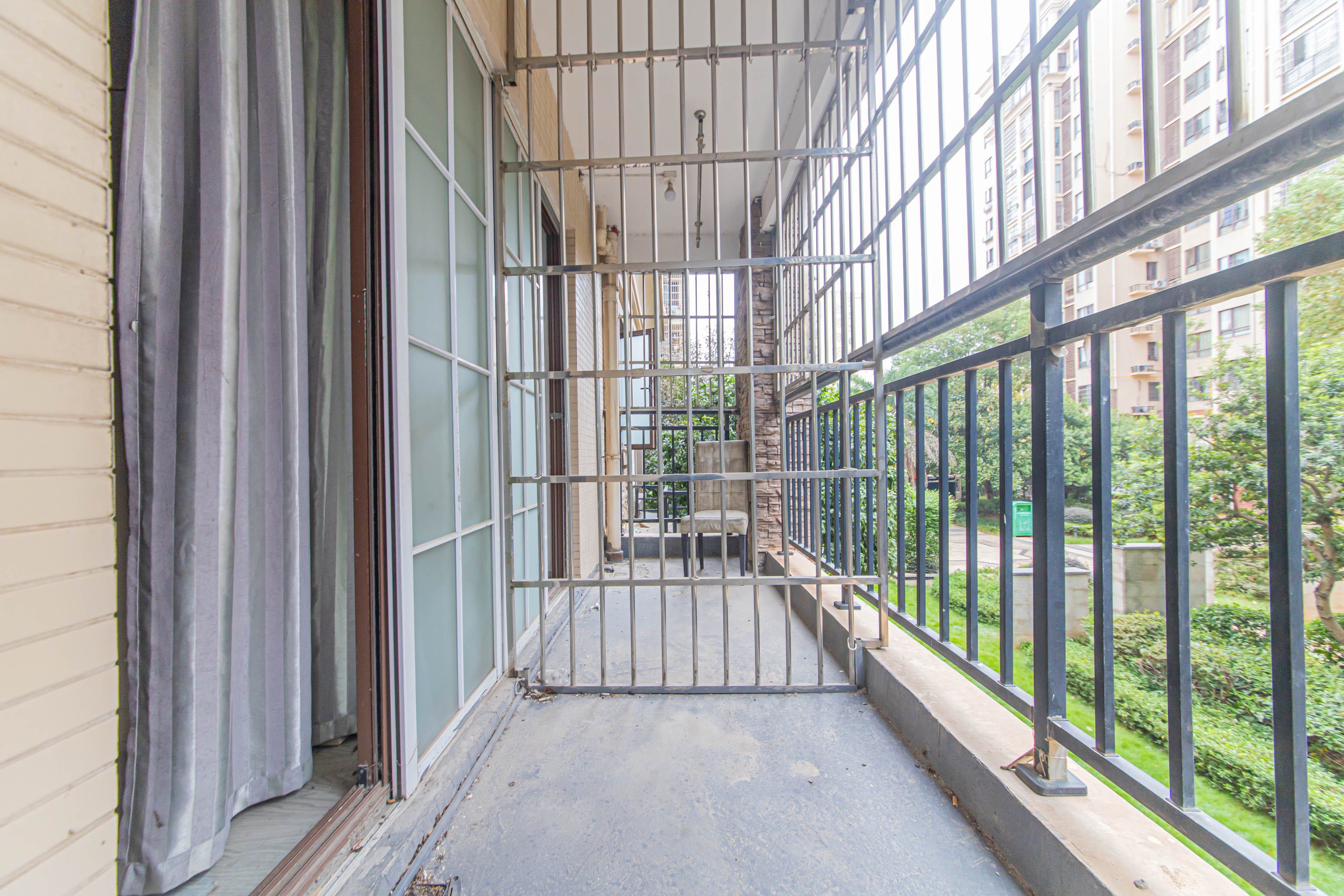 金房奥斯卡 4室2厅1卫 95.0万 金房奥斯卡 4室2厅1卫 95.0万阳台