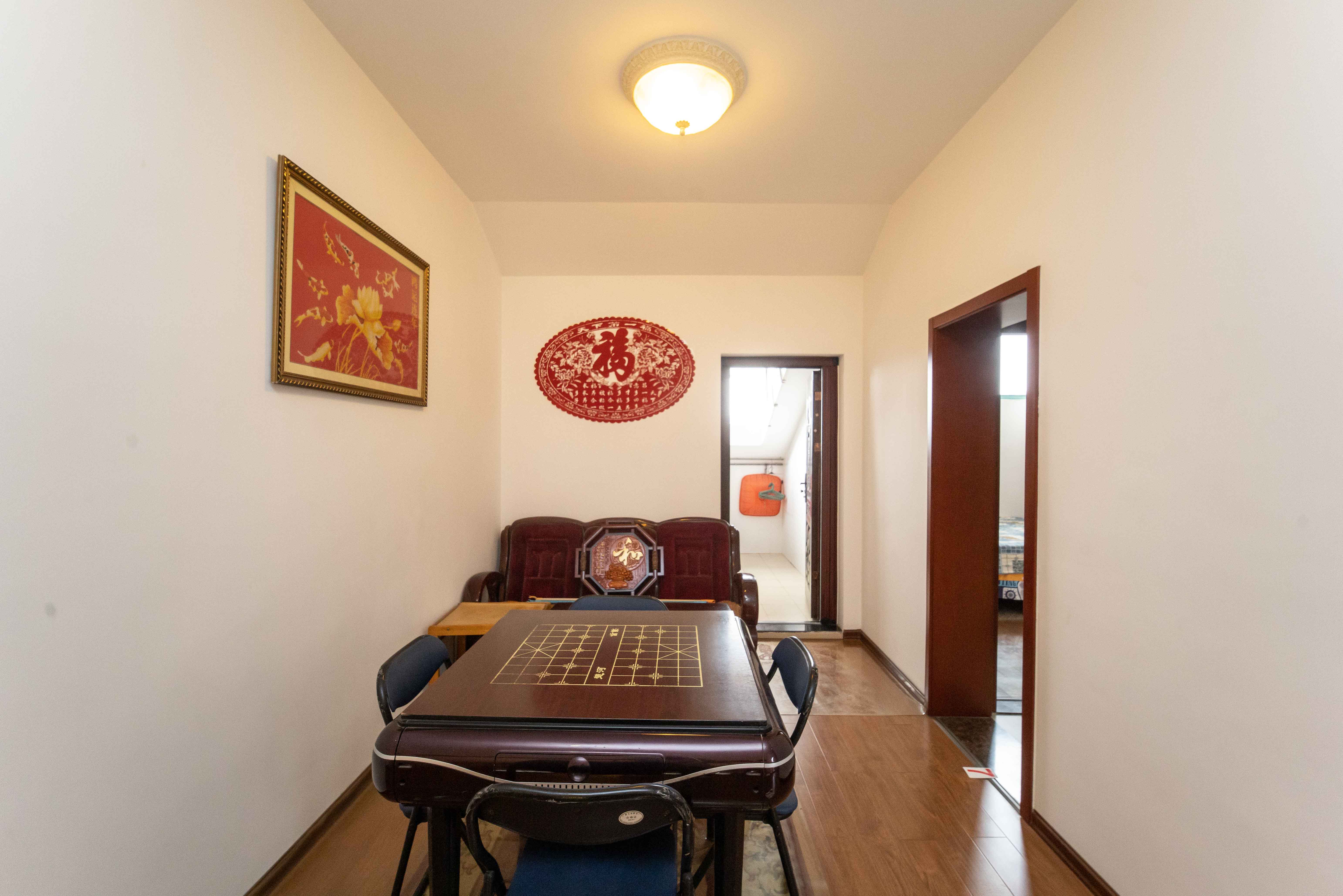 东方新城 6室3厅2卫 110.0万 东方新城 6室3厅2卫 110.0万其他