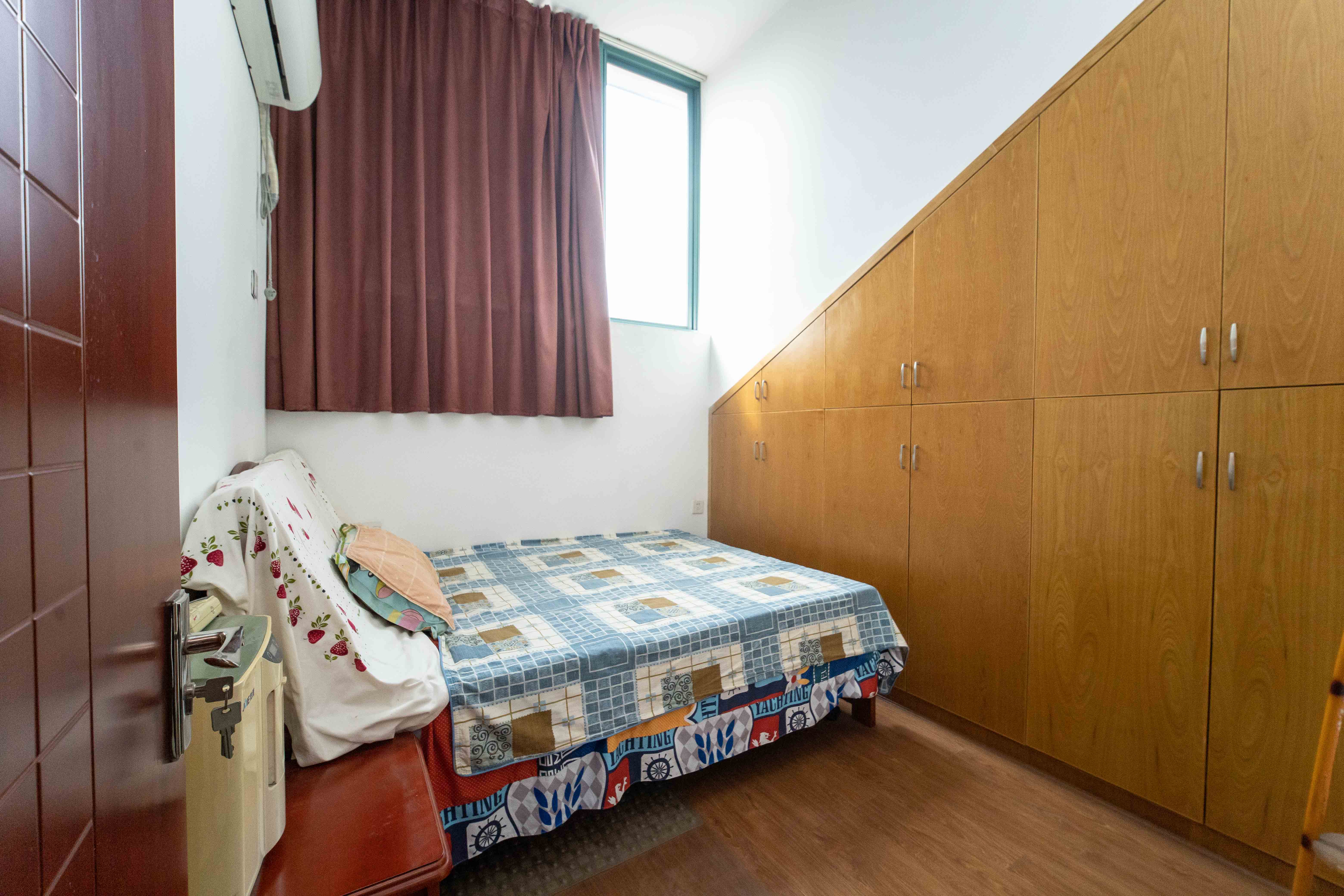 东方新城 6室3厅2卫 110.0万 东方新城 6室3厅2卫 110.0万其他