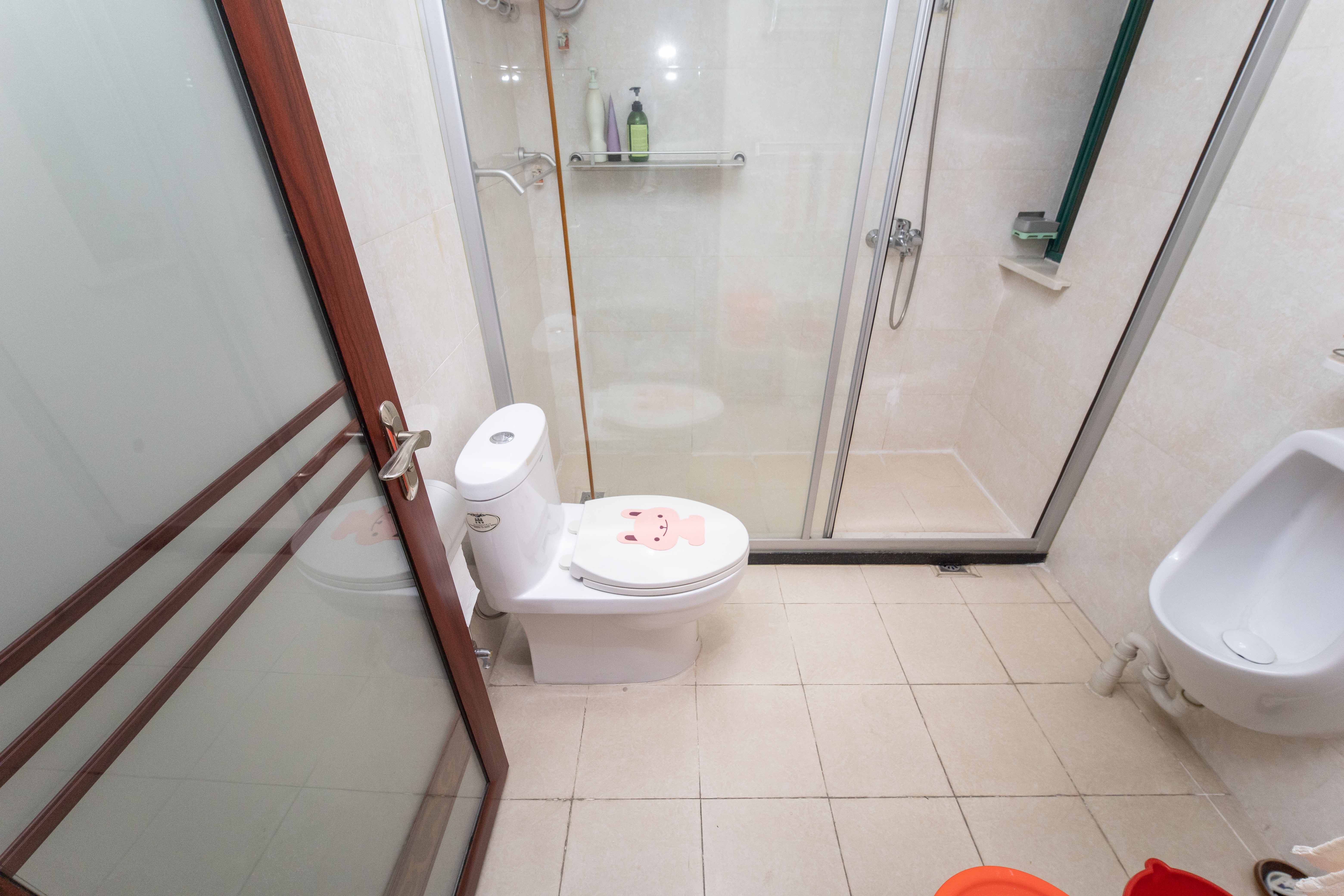 东方新城 6室3厅2卫 110.0万 东方新城 6室3厅2卫 110.0万卫生间