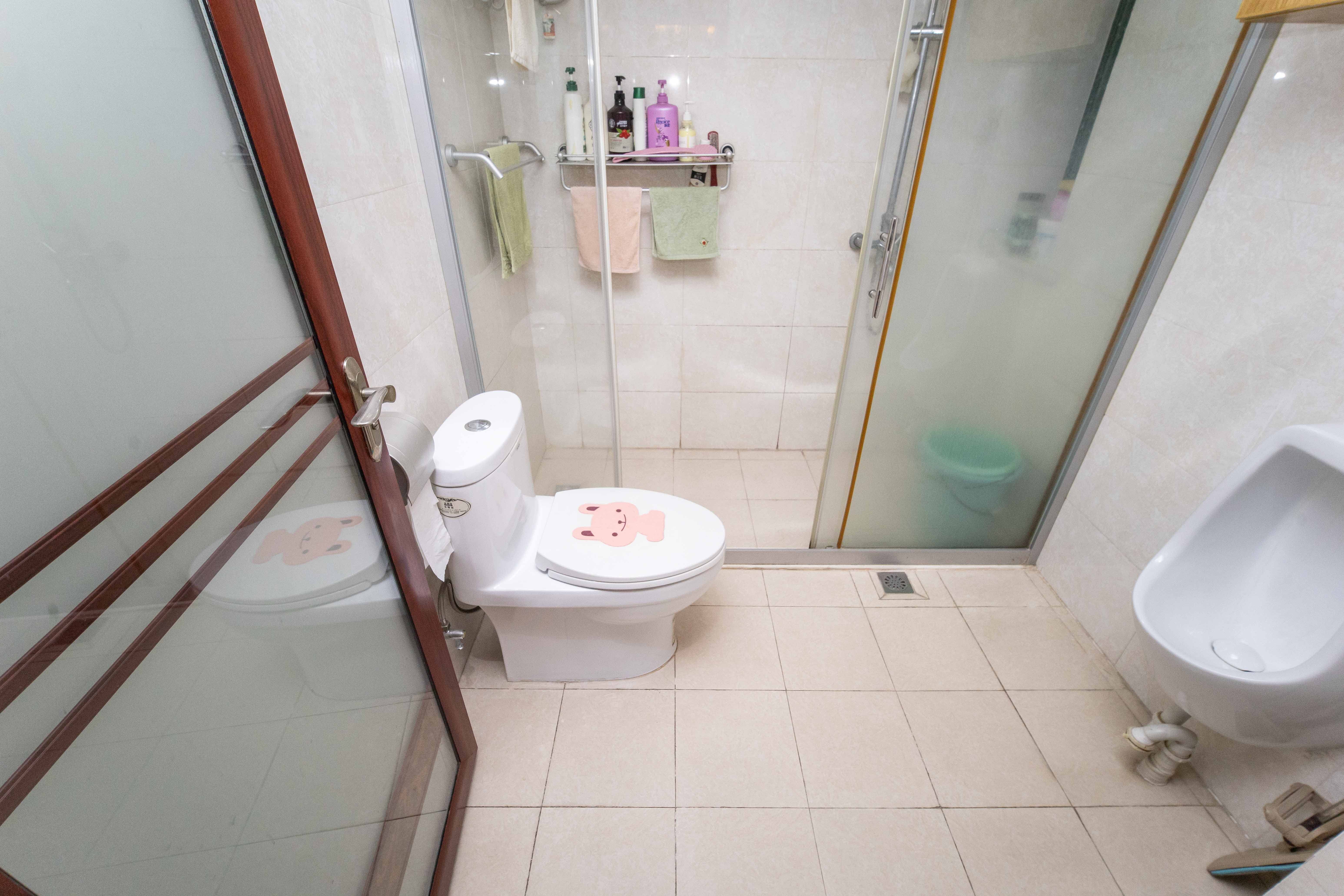 东方新城 6室3厅2卫 110.0万 东方新城 6室3厅2卫 110.0万卫生间