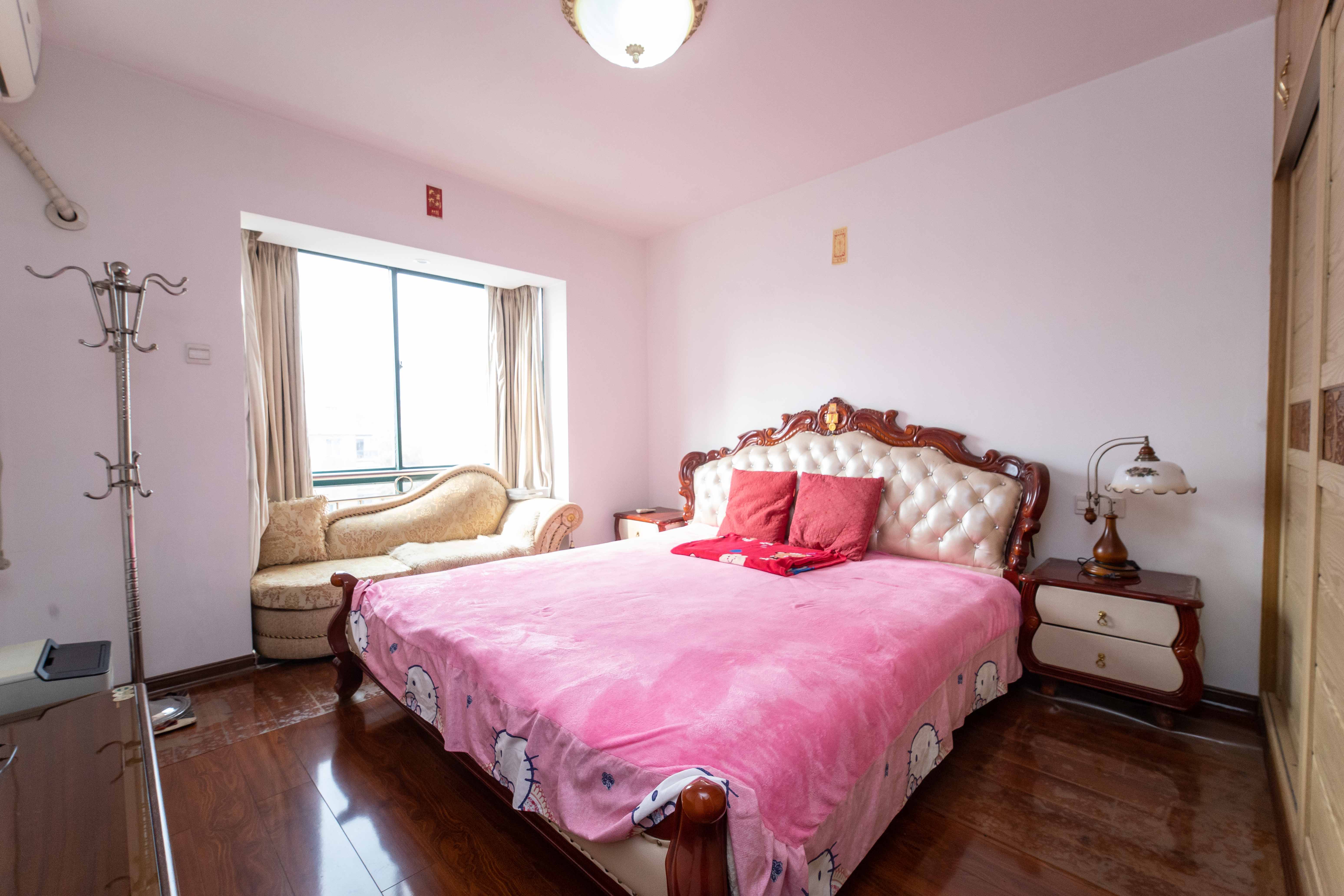 东方新城 6室3厅2卫 110.0万 东方新城 6室3厅2卫 110.0万卧室