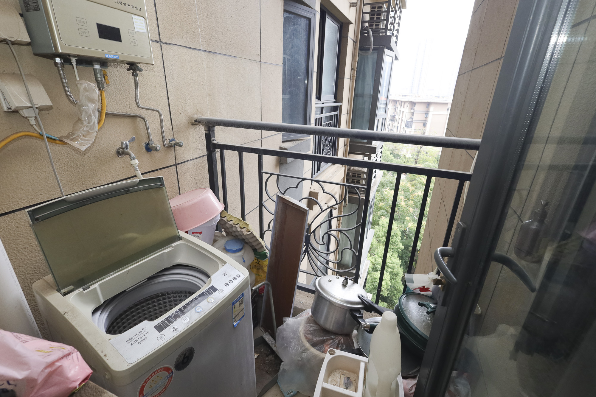 恒大御景天下城一期  3室2厅1卫   65.00万阳台