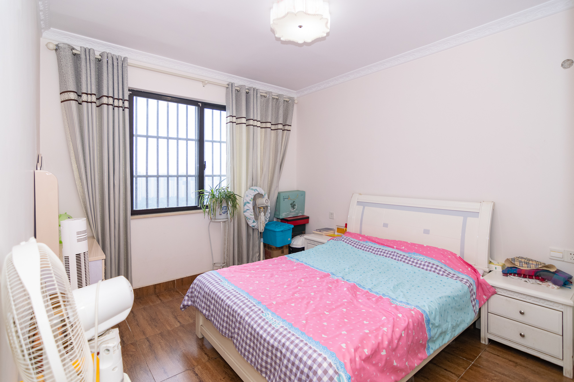 新城国际花都  3室2厅1卫    52.8万卧室