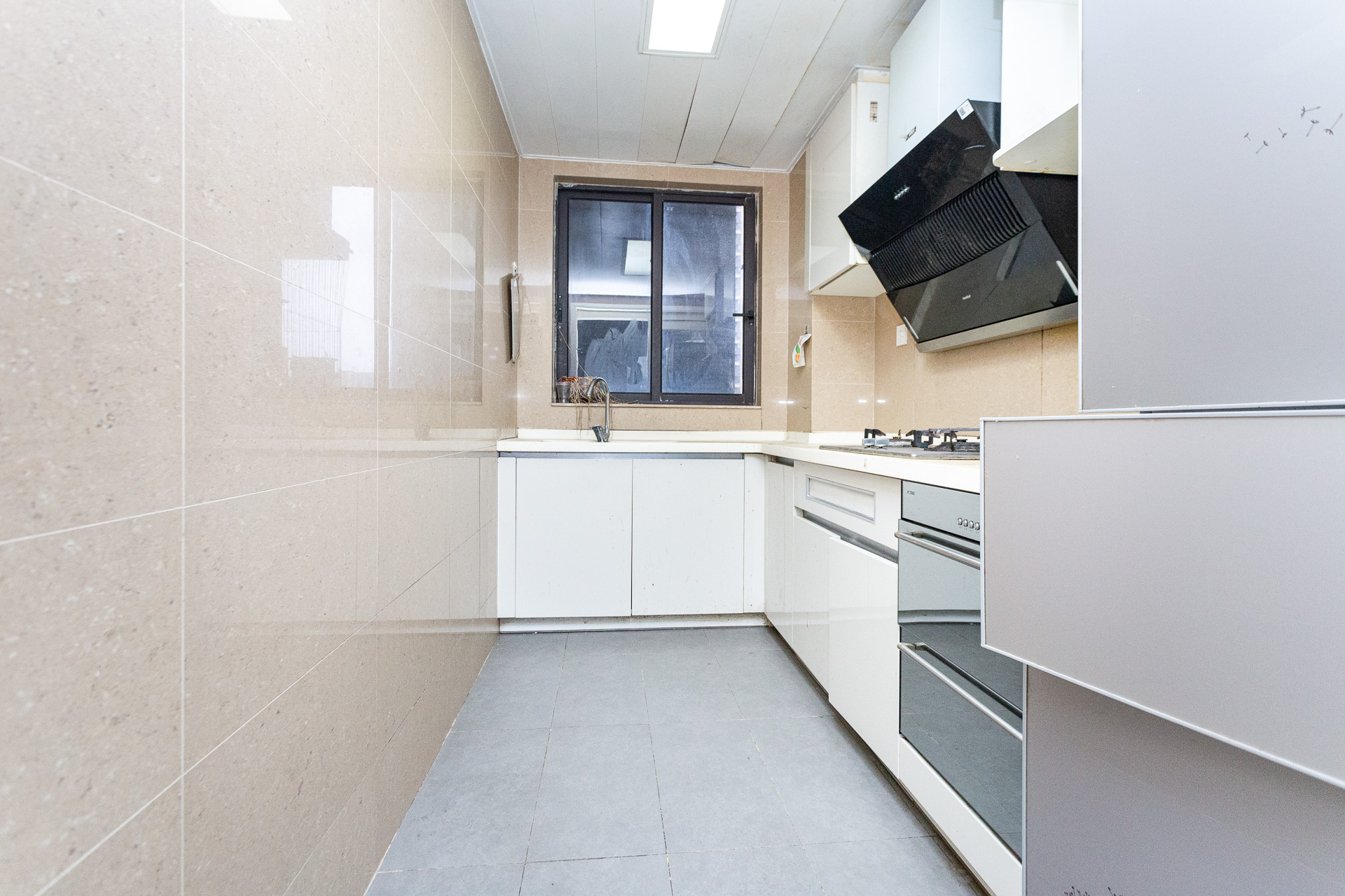 时代倾城一期  3室2厅2卫    97.0万 时代倾城一期  3室2厅2卫    97.0万厨房