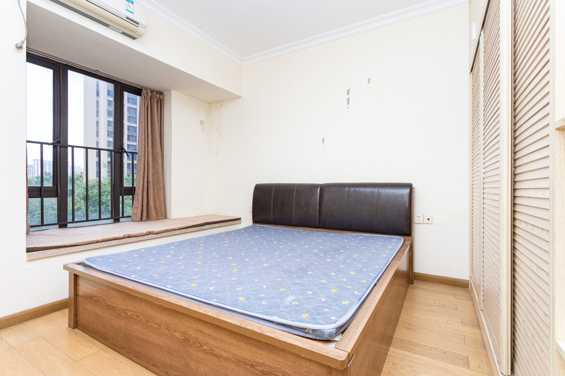 时代倾城一期  3室2厅2卫    97.0万 时代倾城一期  3室2厅2卫    97.0万卧室