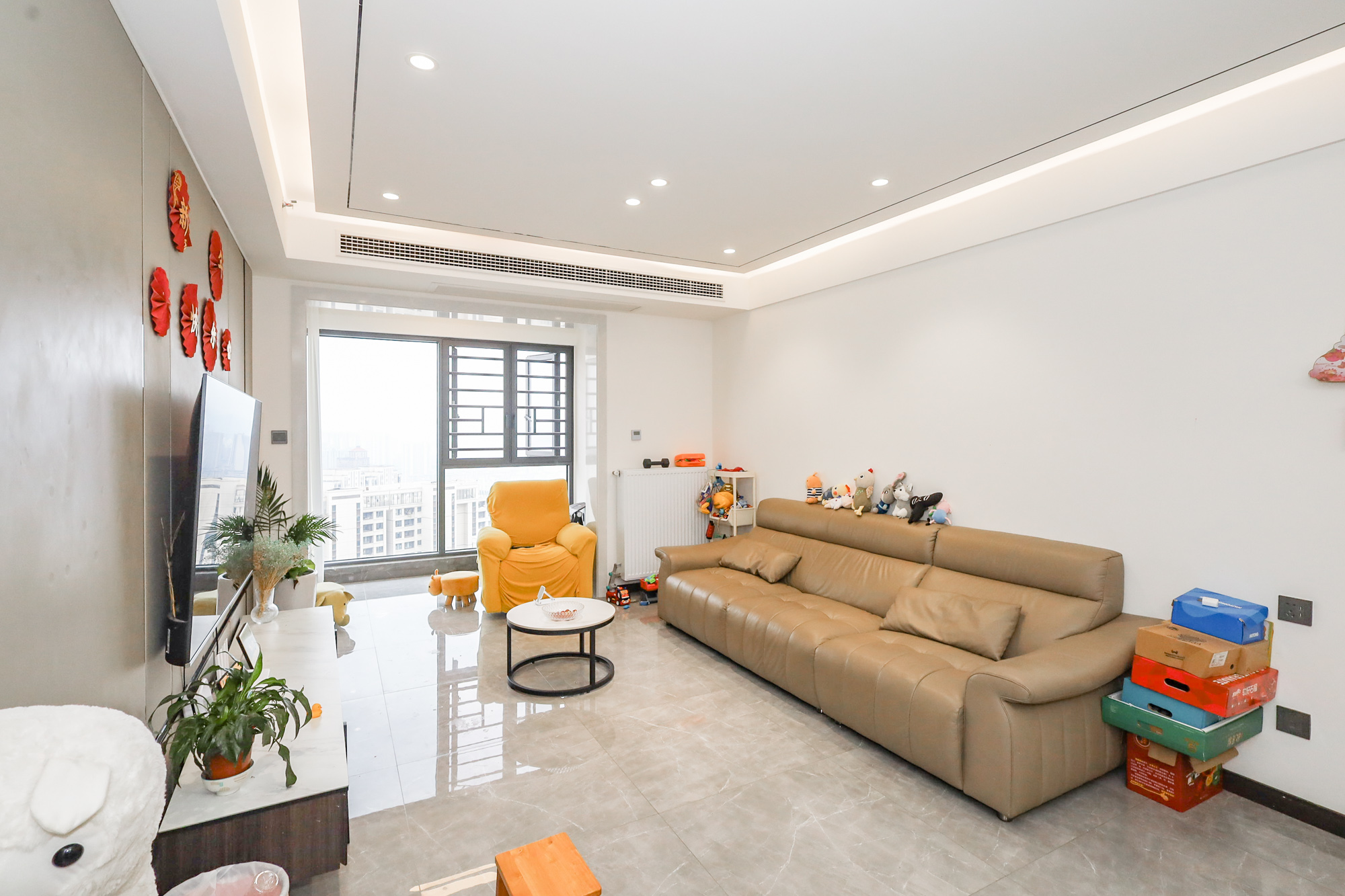 卓越中寰 3室2厅2卫 180.0万 卓越中寰 3室2厅2卫 180.0万客厅