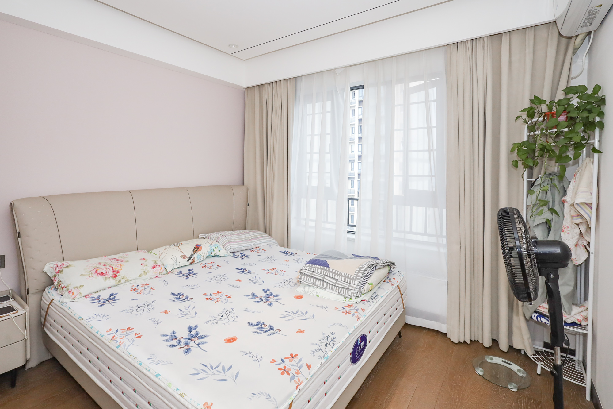 卓越中寰 3室2厅2卫 180.0万 卓越中寰 3室2厅2卫 180.0万卧室