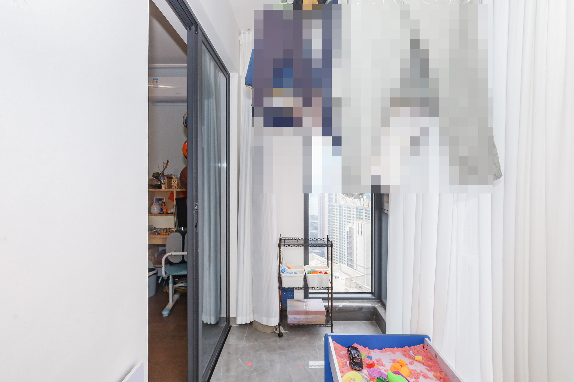 卓越中寰 3室2厅2卫 180.0万 卓越中寰 3室2厅2卫 180.0万阳台