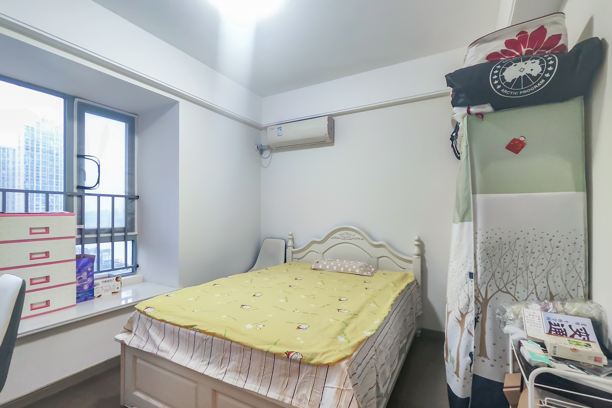保利天禧C区  5室2厅2卫   330.00万卧室