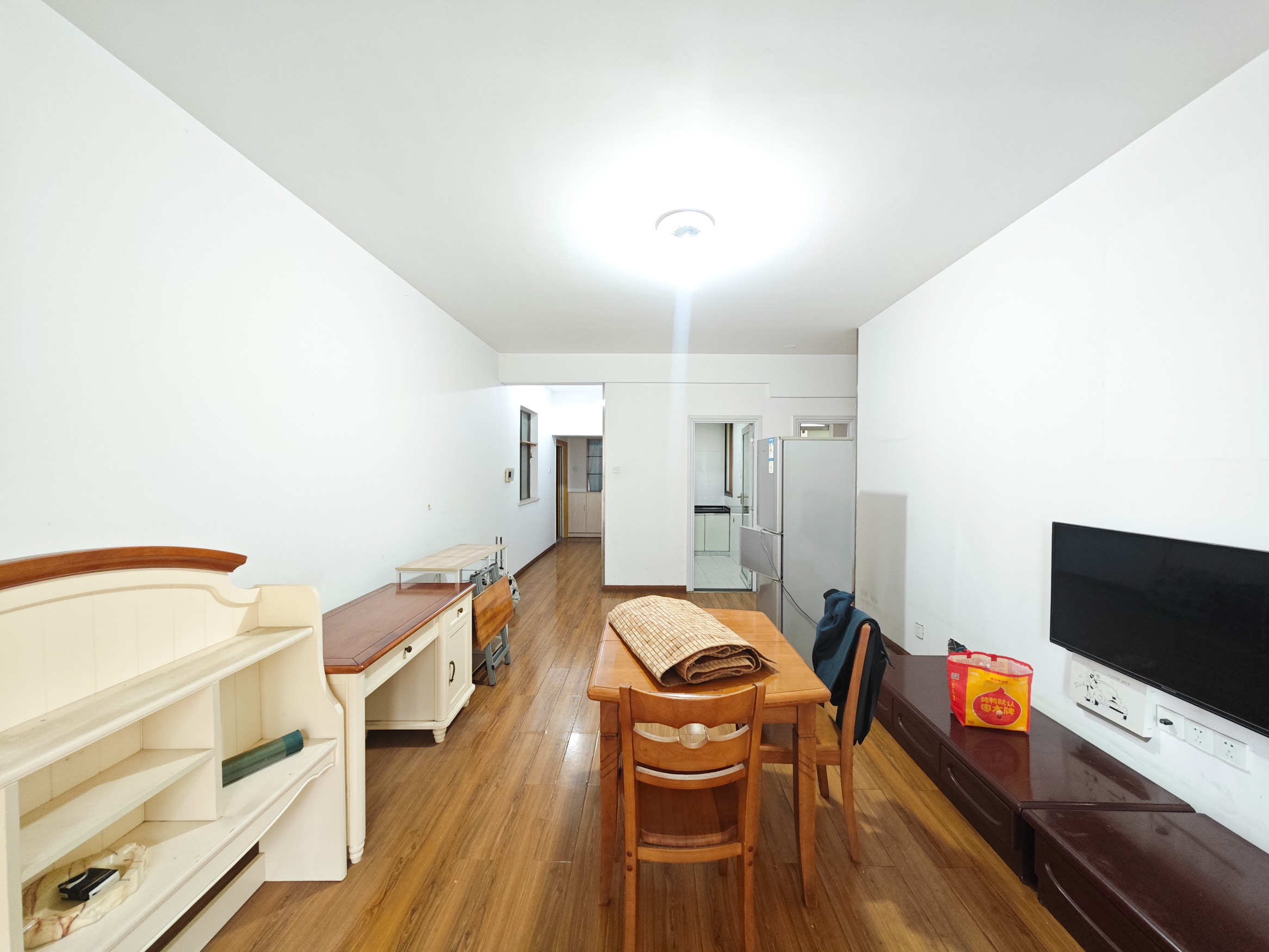 岳泰理想城  3室2厅1卫    70.8万 岳泰理想城  3室2厅1卫    70.8万客厅