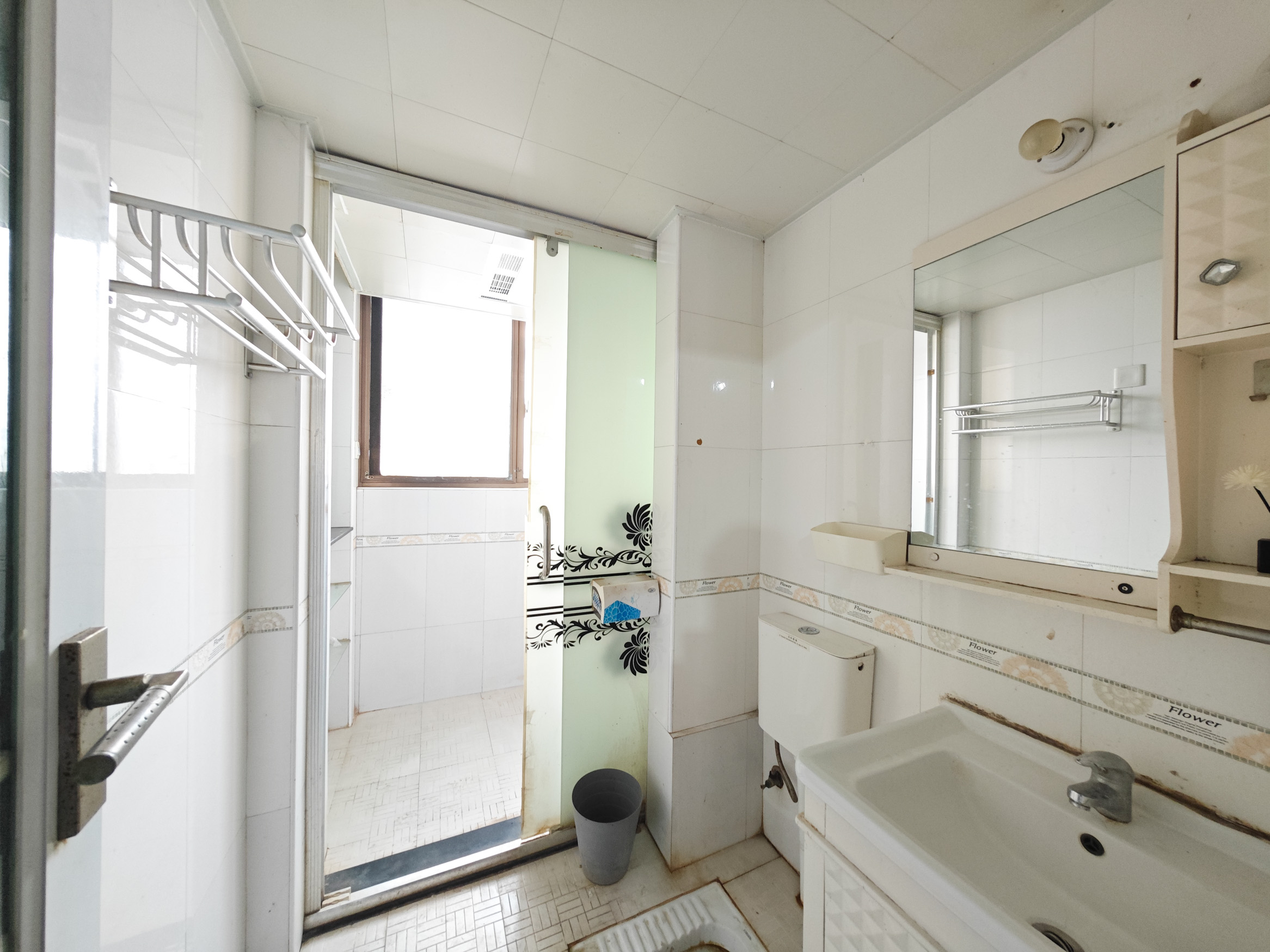 岳泰理想城  3室2厅1卫    70.8万 岳泰理想城  3室2厅1卫    70.8万卫生间