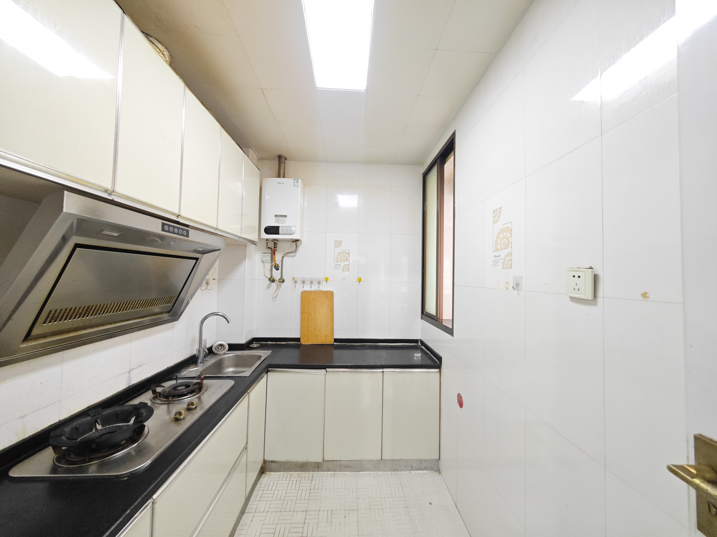 岳泰理想城  3室2厅1卫    70.8万 岳泰理想城  3室2厅1卫    70.8万厨房