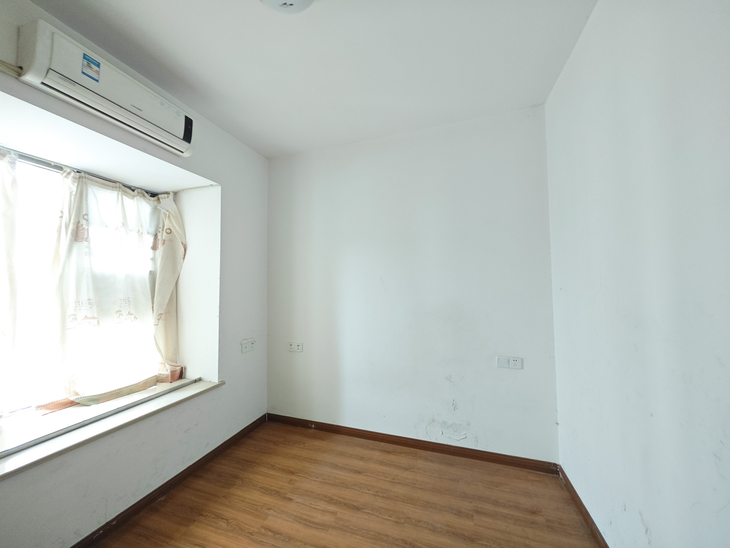 岳泰理想城  3室2厅1卫    70.8万 岳泰理想城  3室2厅1卫    70.8万卧室