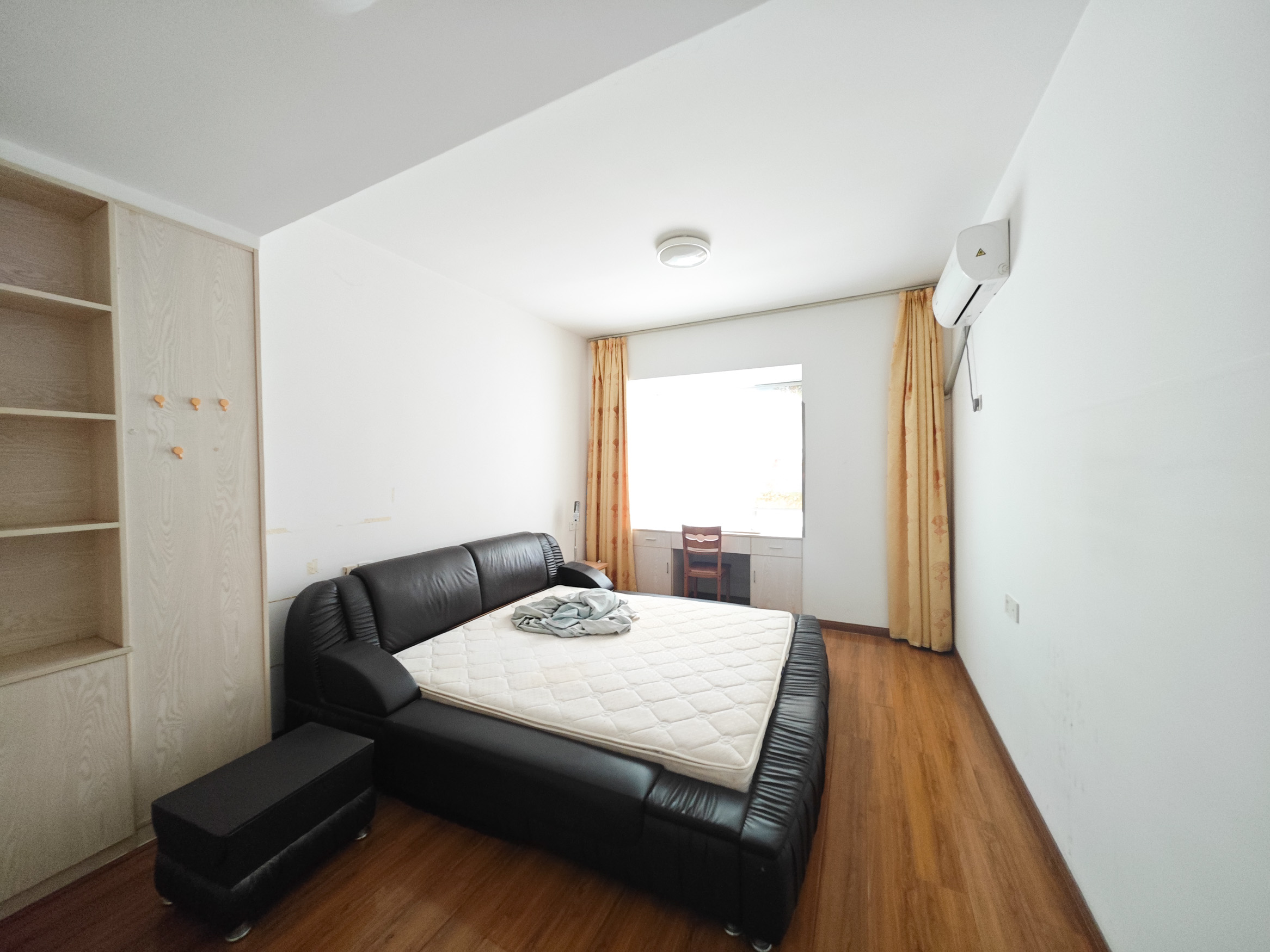 岳泰理想城  3室2厅1卫    70.8万 岳泰理想城  3室2厅1卫    70.8万卧室