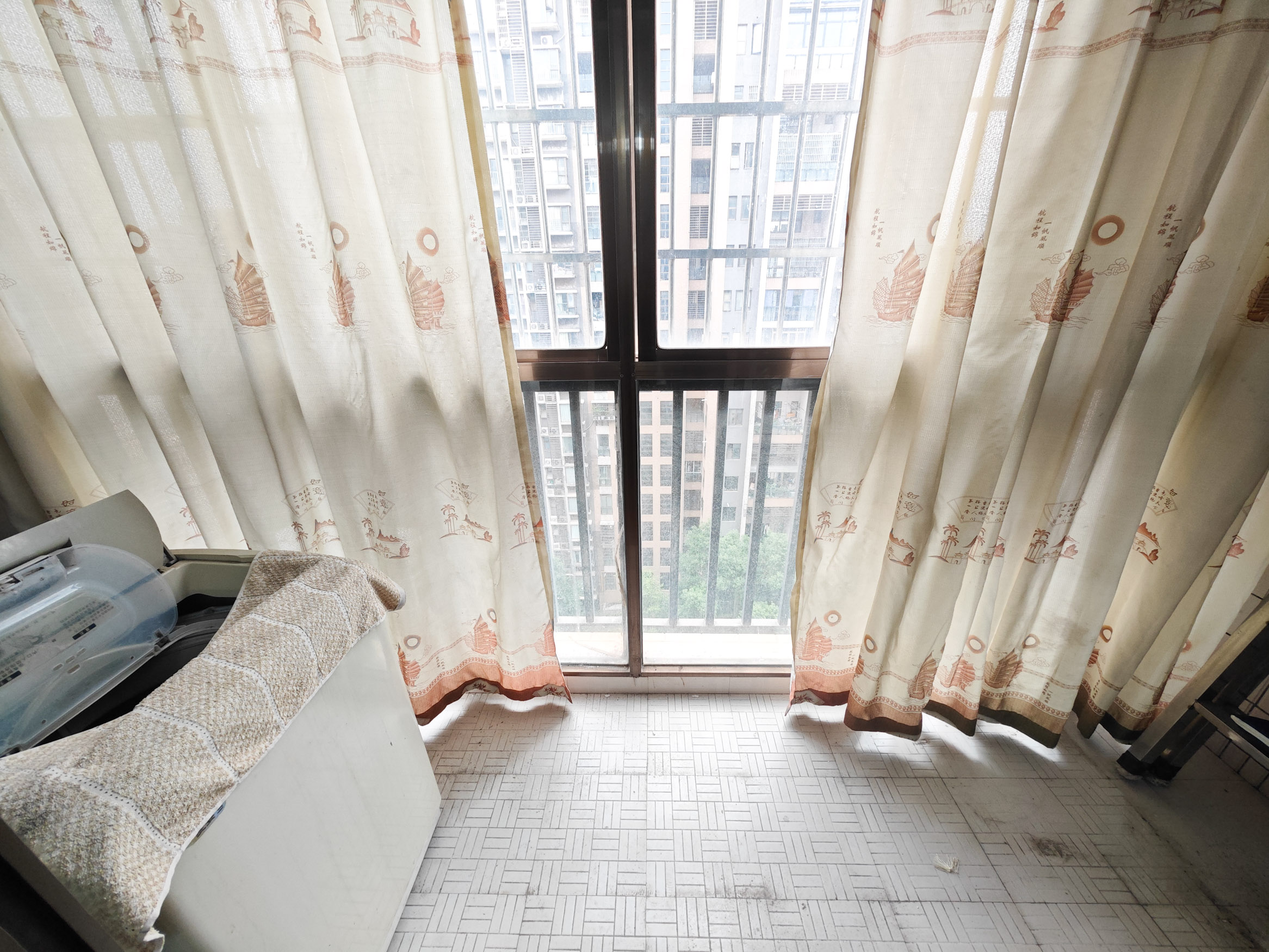 岳泰理想城  3室2厅1卫    70.8万 岳泰理想城  3室2厅1卫    70.8万阳台