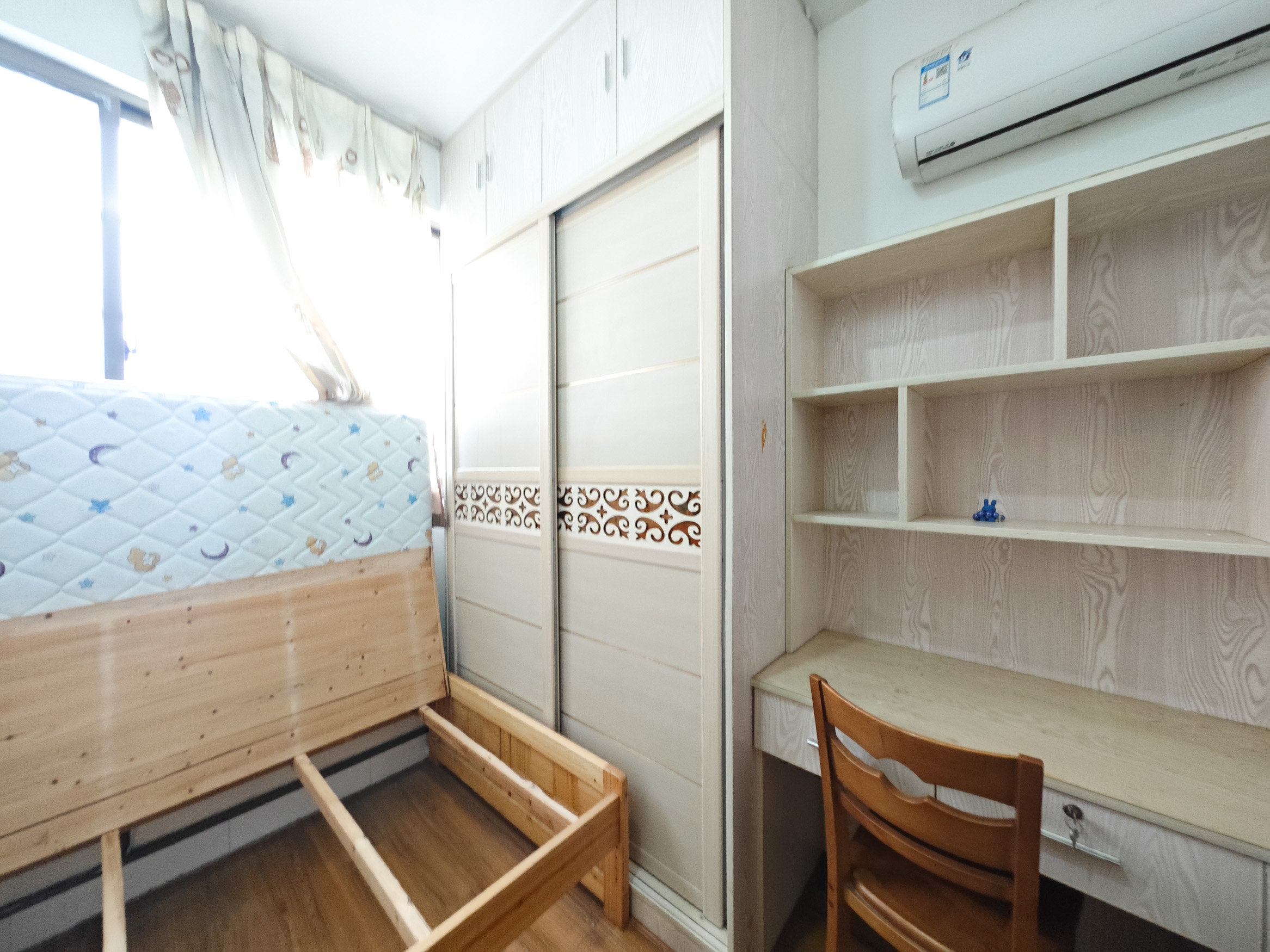 岳泰理想城  3室2厅1卫    70.8万 岳泰理想城  3室2厅1卫    70.8万卧室