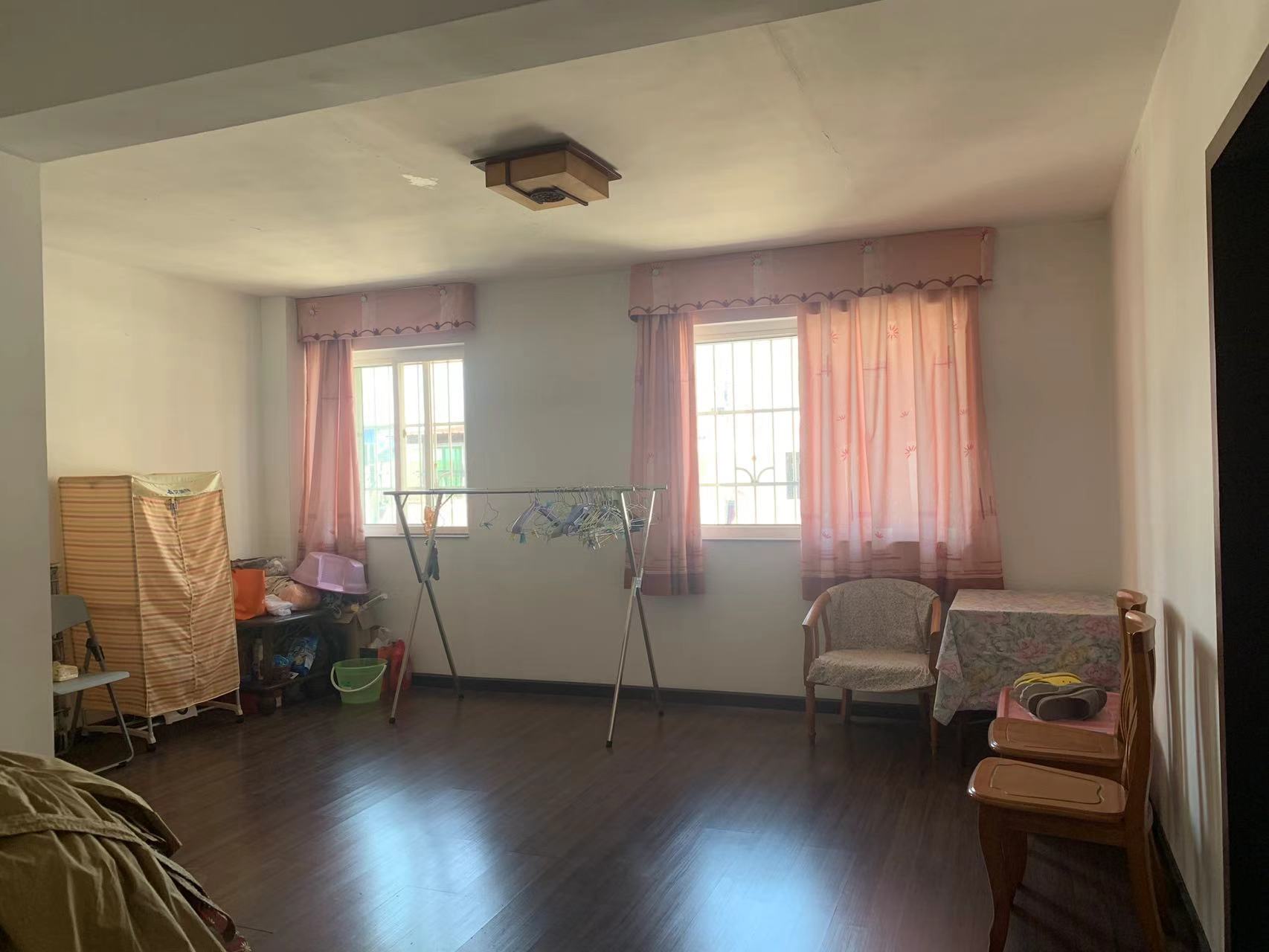 滨江一村 5室2厅3卫 56.0万 滨江一村 5室2厅3卫 56.0万室内图