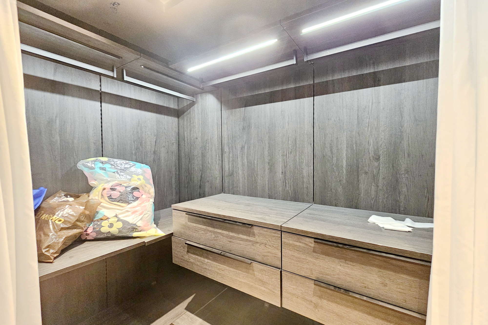 明昇壹城(明昇时代广场)一期 3室2厅2卫 173.0万 明昇壹城(明昇时代广场)一期 3室2厅2卫 173.0万其他