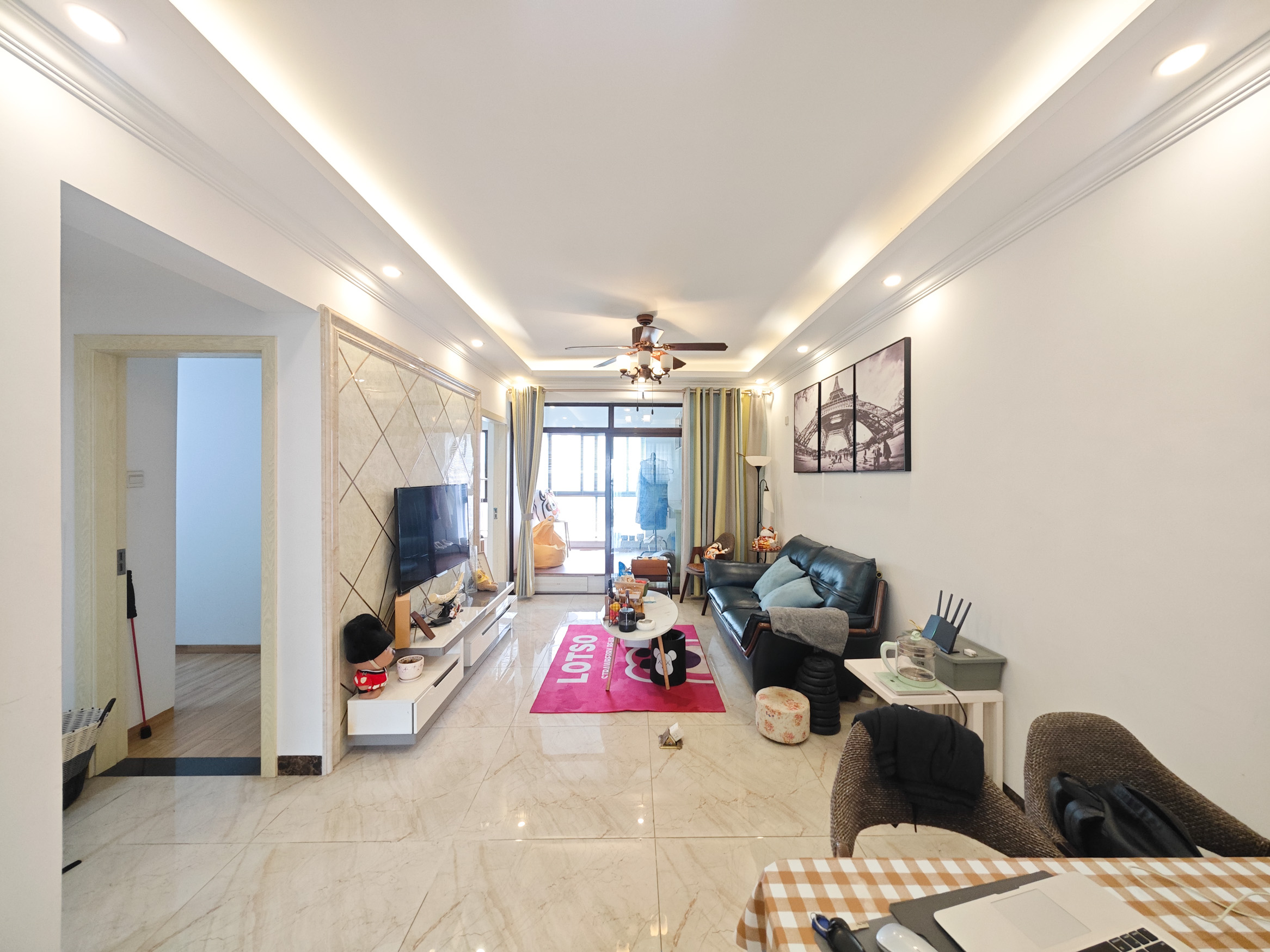 欧莱雅郡  2室2厅1卫    61.0万客厅