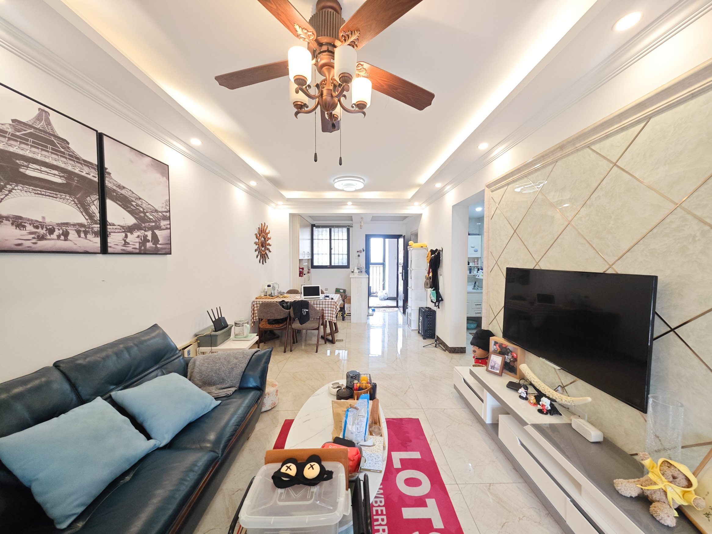 欧莱雅郡  2室2厅1卫    61.0万客厅