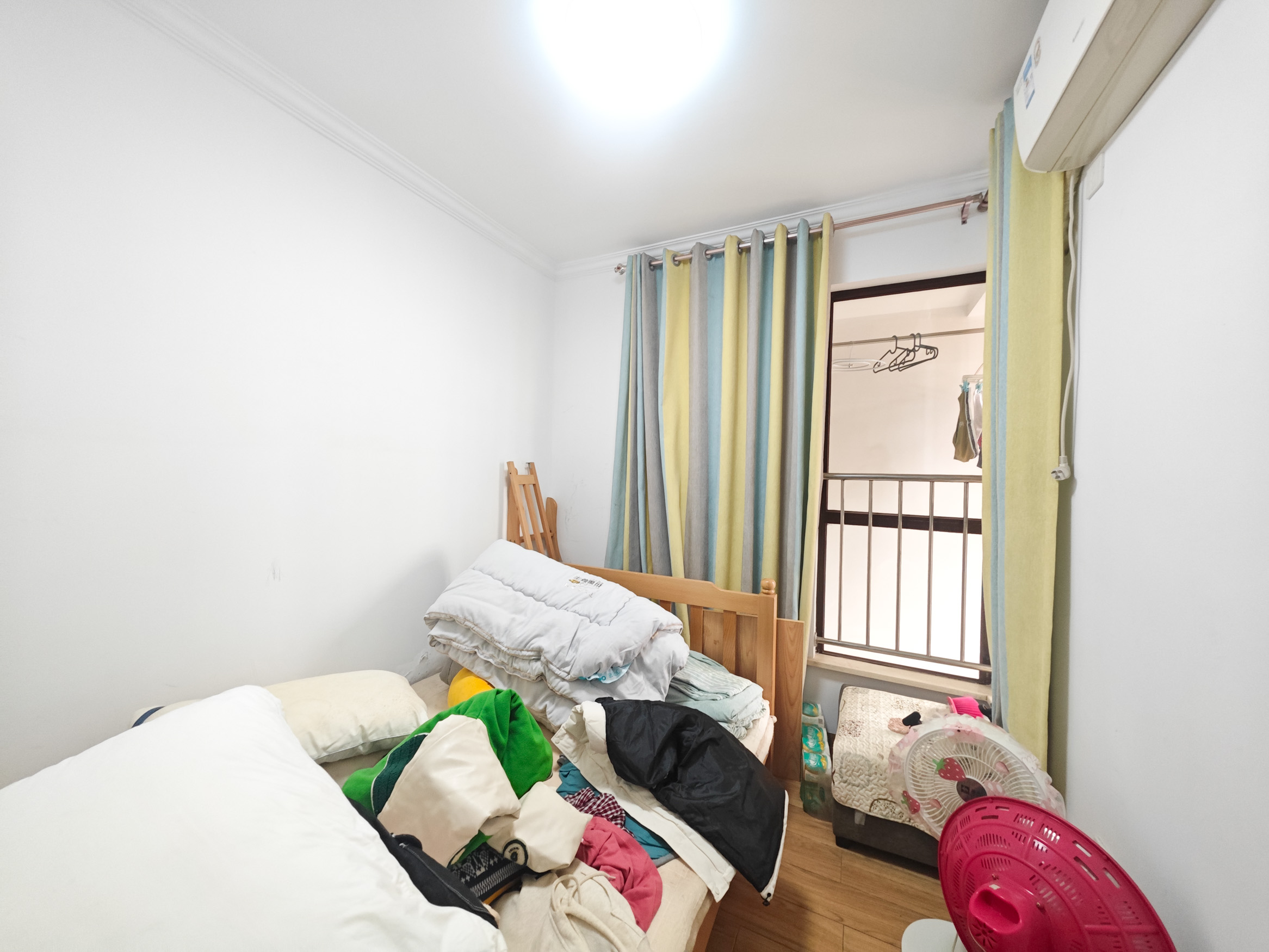 欧莱雅郡  2室2厅1卫    61.0万卧室