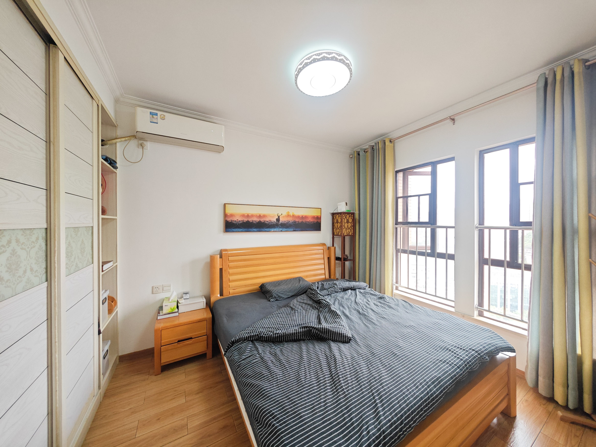 欧莱雅郡  2室2厅1卫    61.0万卧室