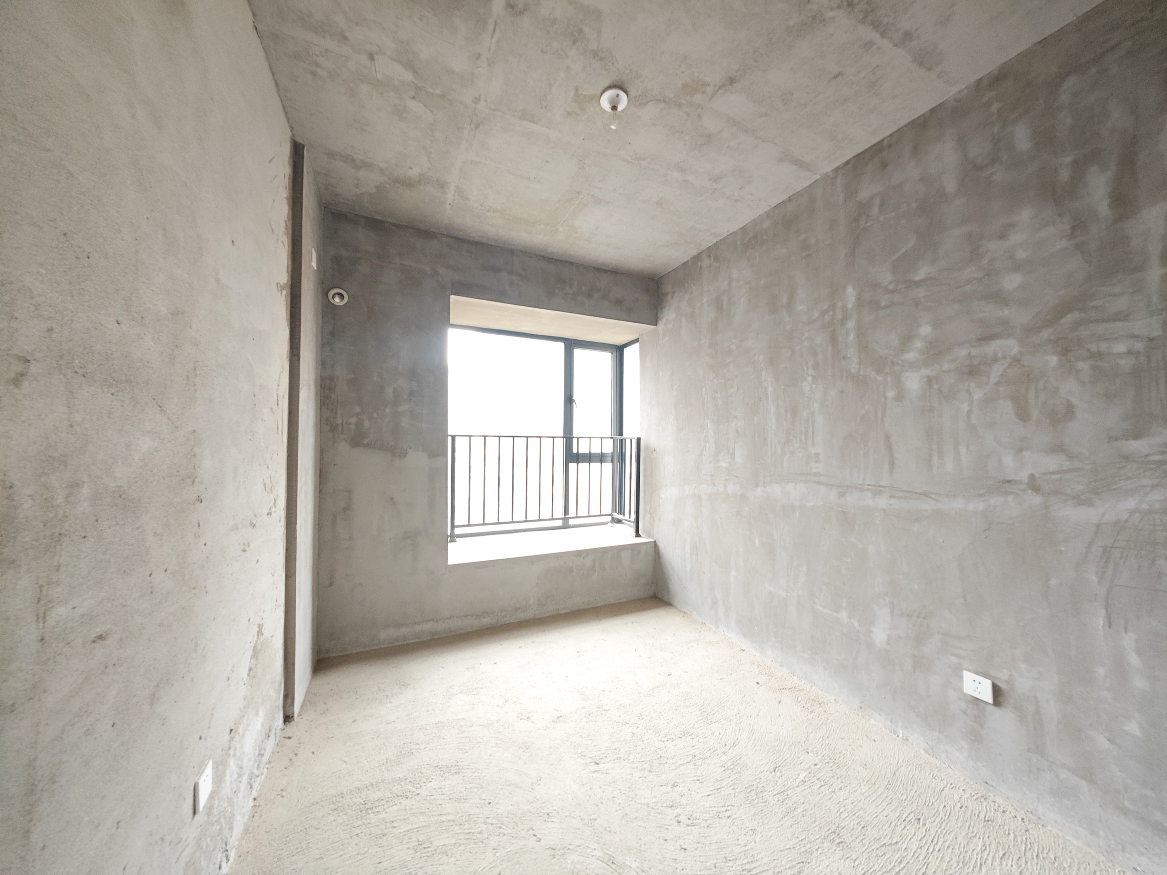 中建嘉和城  3室2厅2卫   95.00万卧室