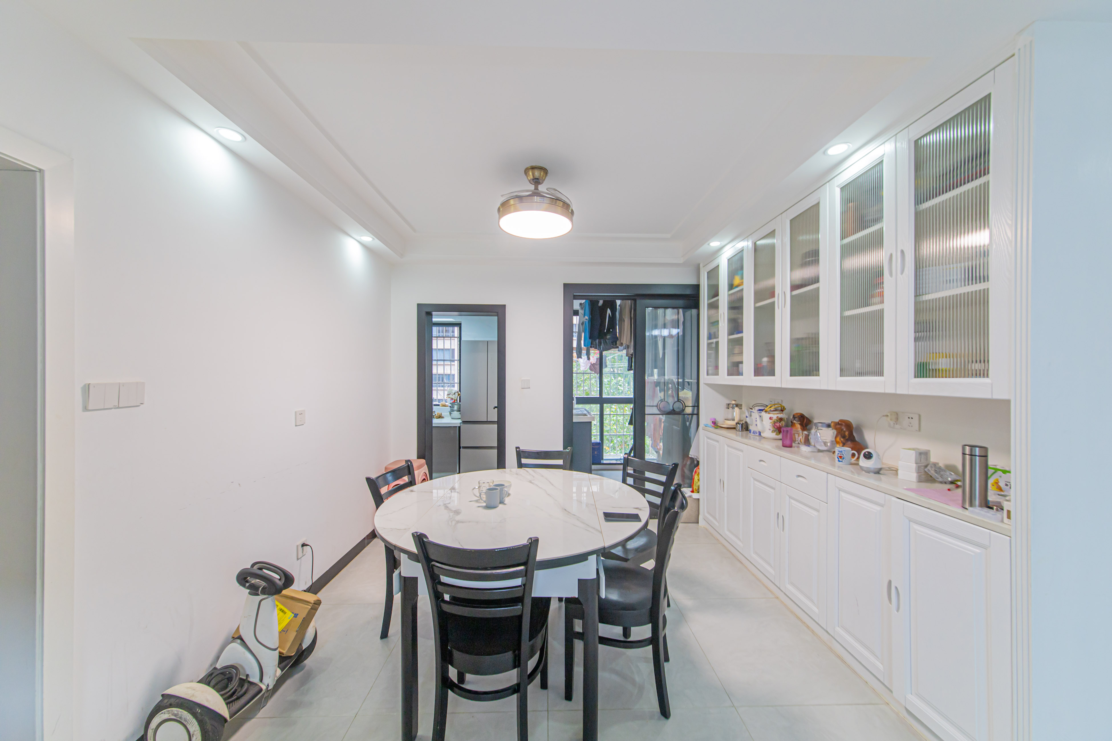 保利花园 4室2厅2卫 132.0万 保利花园 4室2厅2卫 132.0万客厅