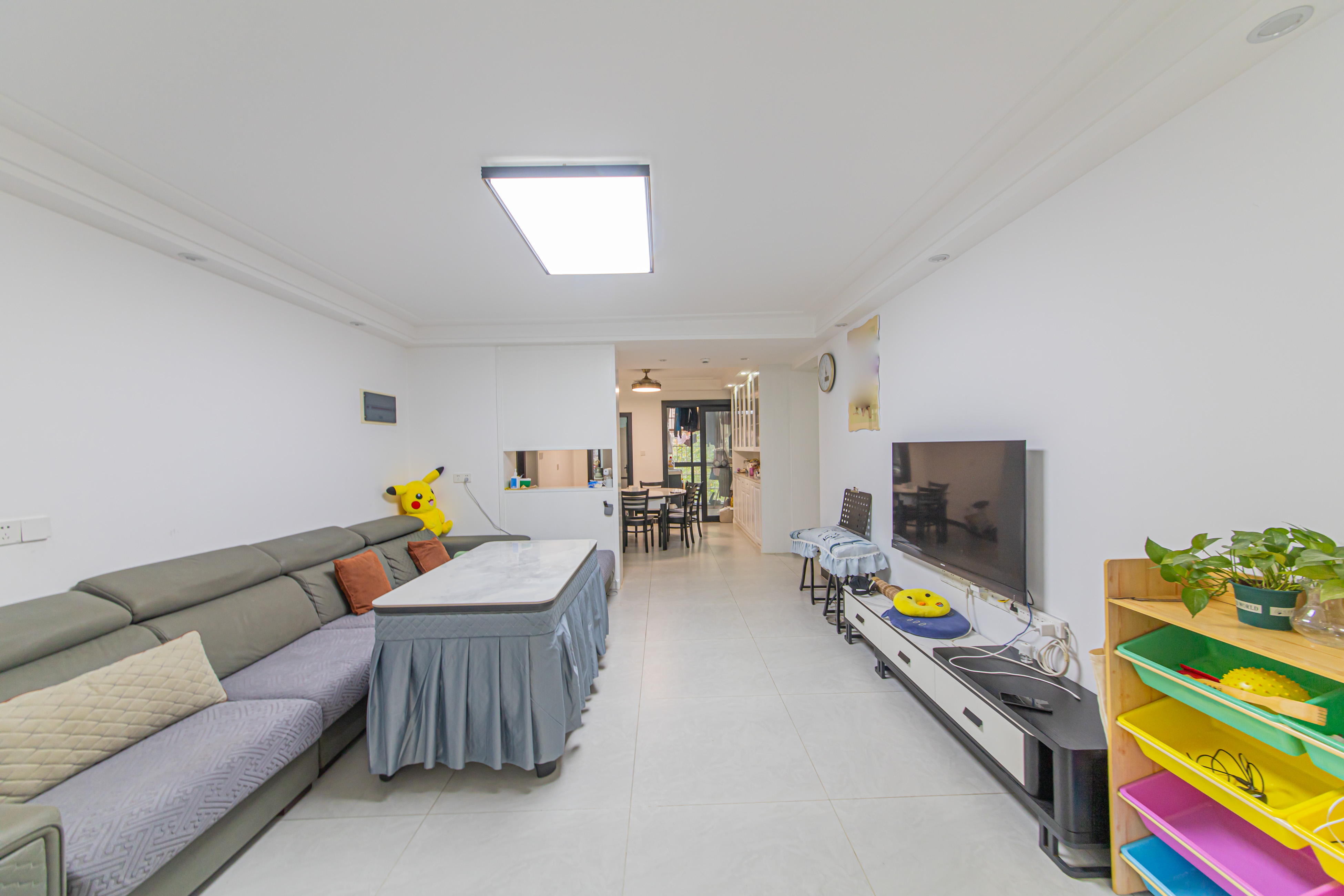 保利花园 4室2厅2卫 132.0万 保利花园 4室2厅2卫 132.0万客厅