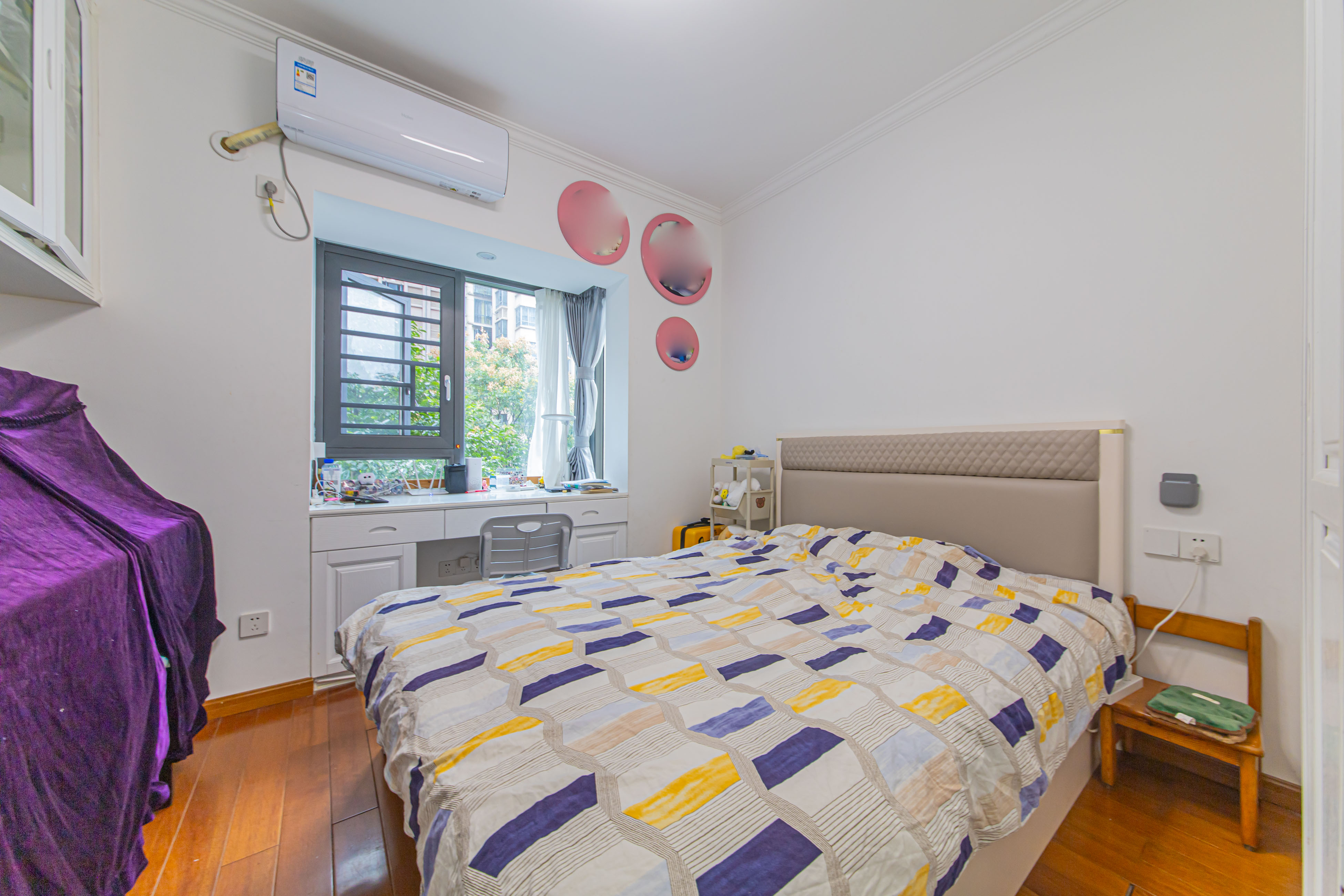 保利花园 4室2厅2卫 132.0万 保利花园 4室2厅2卫 132.0万卧室