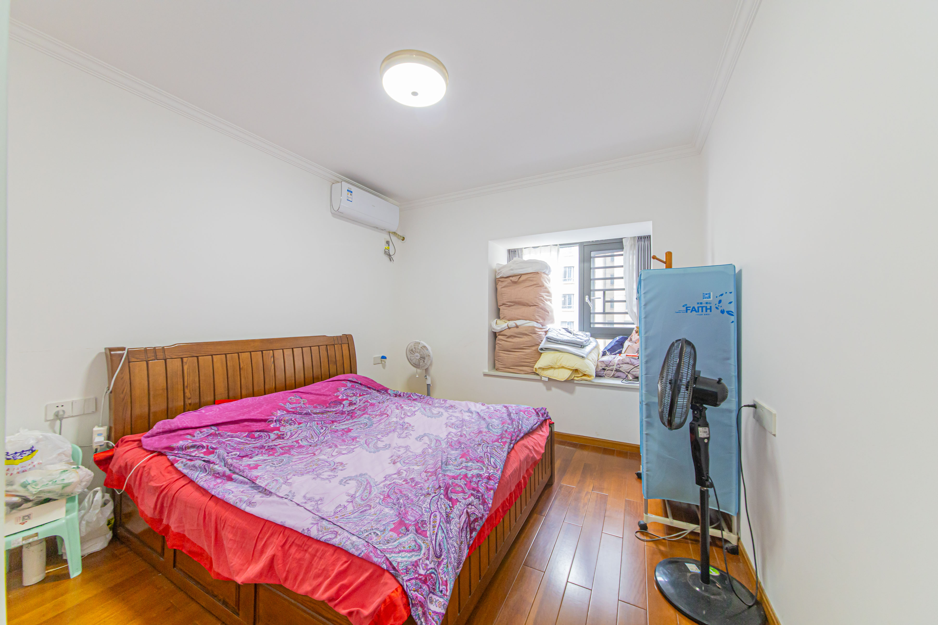 保利花园 4室2厅2卫 132.0万 保利花园 4室2厅2卫 132.0万卧室