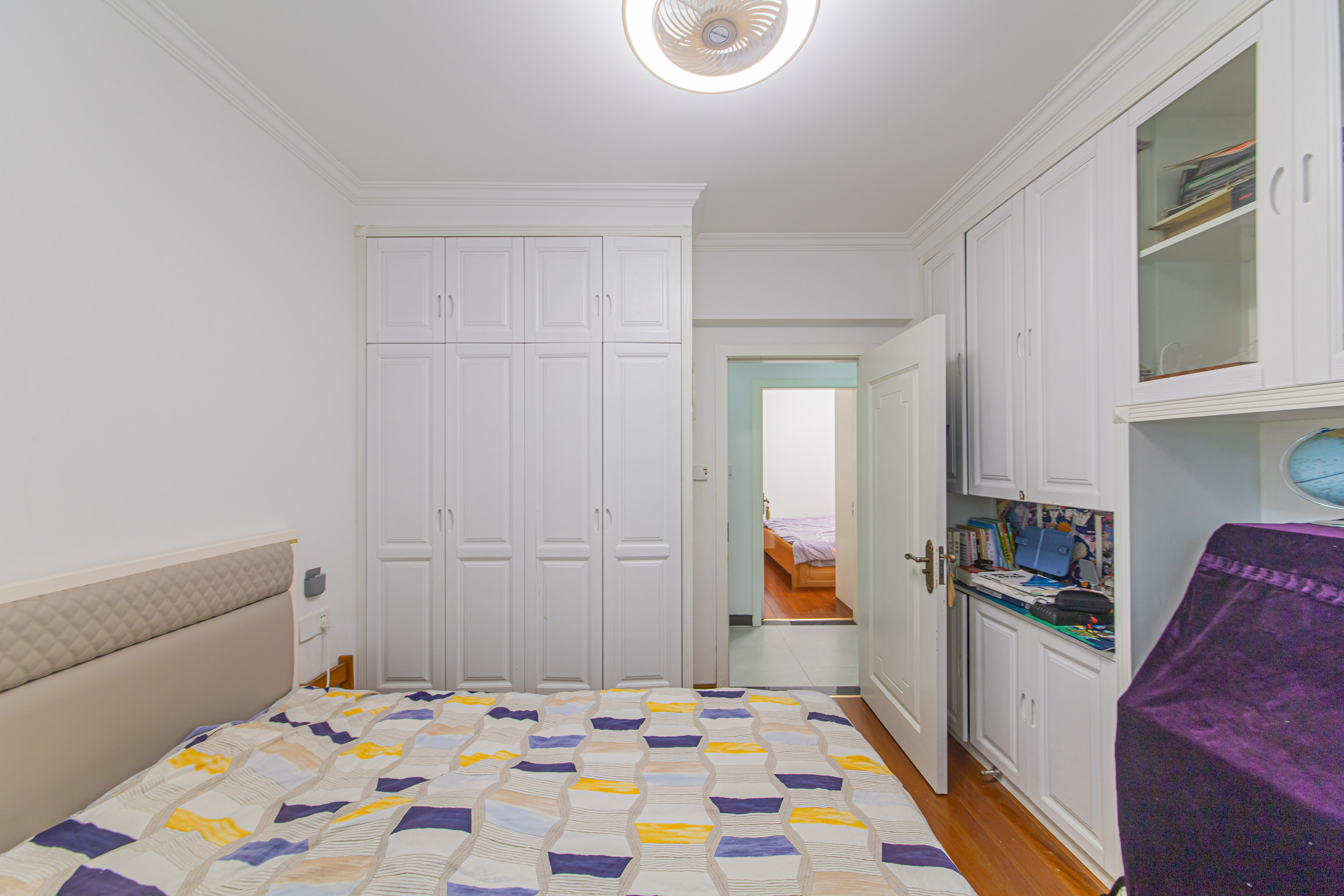 保利花园 4室2厅2卫 132.0万 保利花园 4室2厅2卫 132.0万卧室