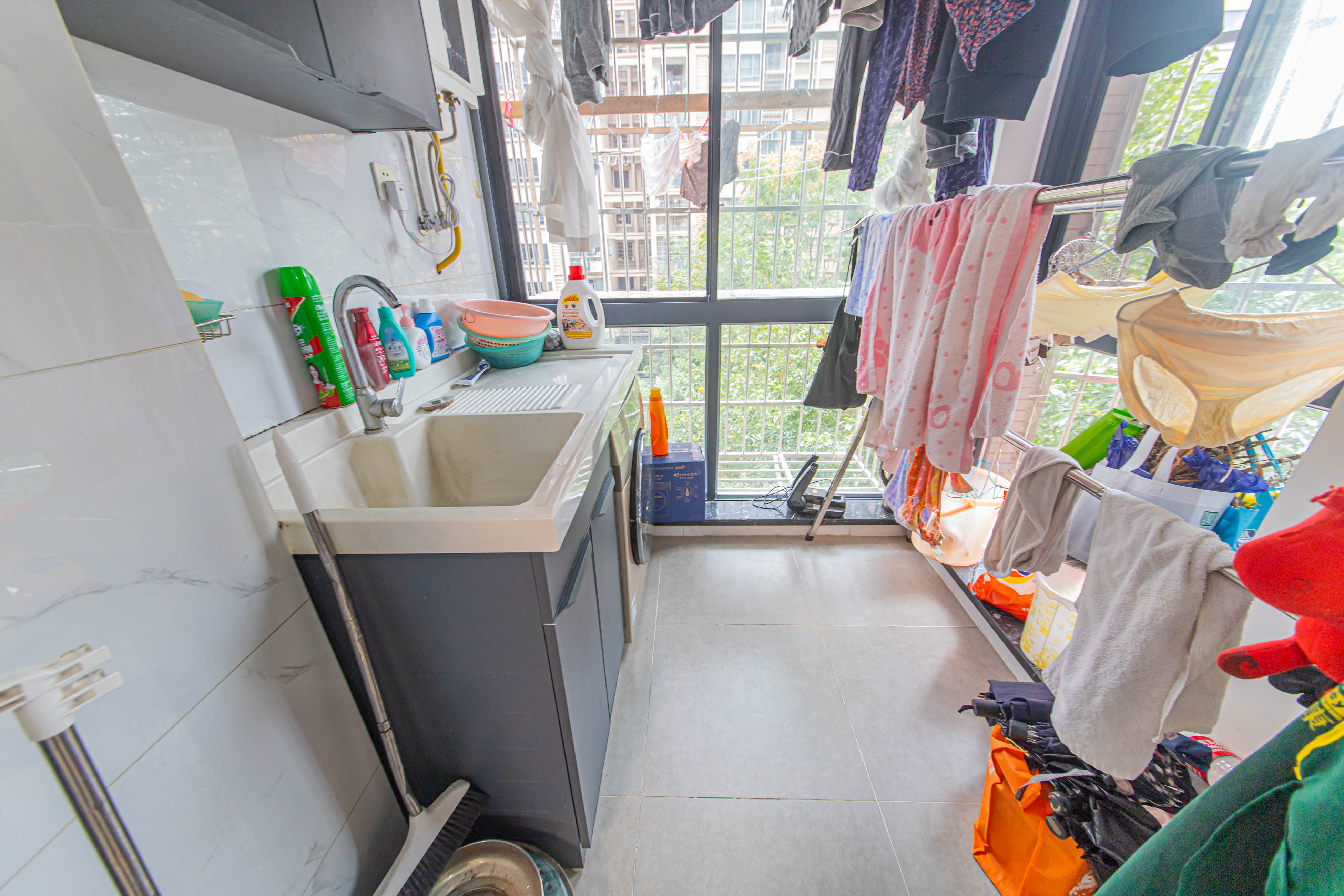 保利花园 4室2厅2卫 132.0万 保利花园 4室2厅2卫 132.0万阳台