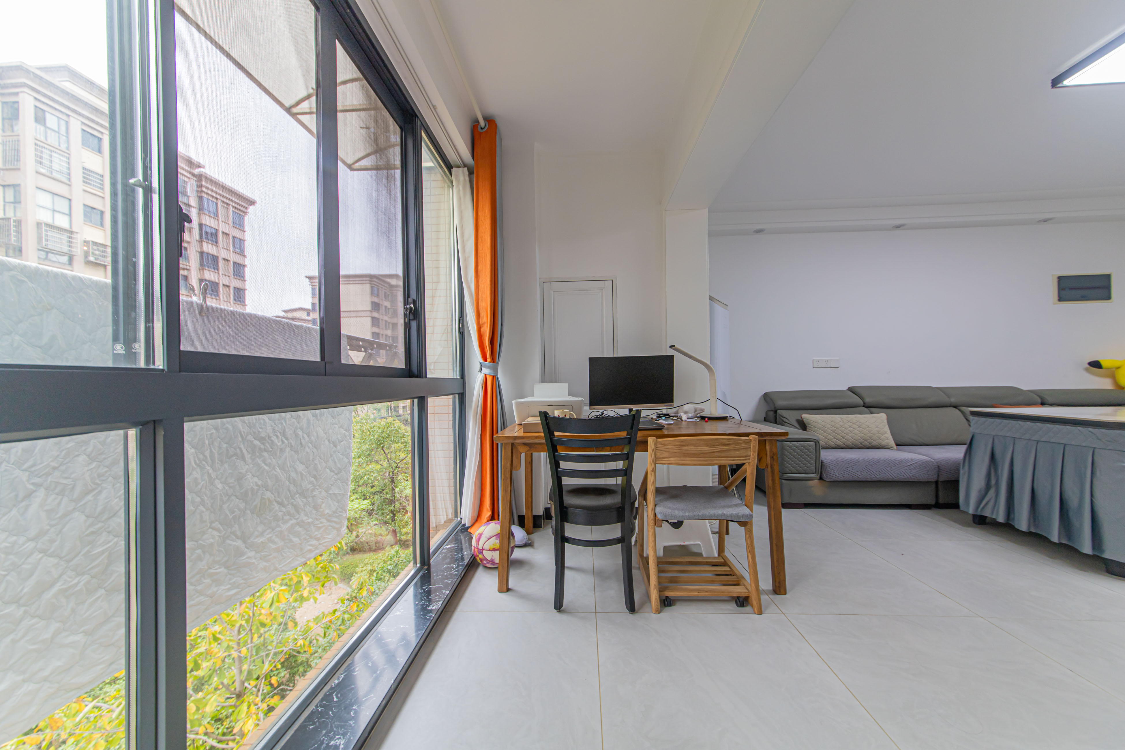 保利花园 4室2厅2卫 132.0万 保利花园 4室2厅2卫 132.0万阳台