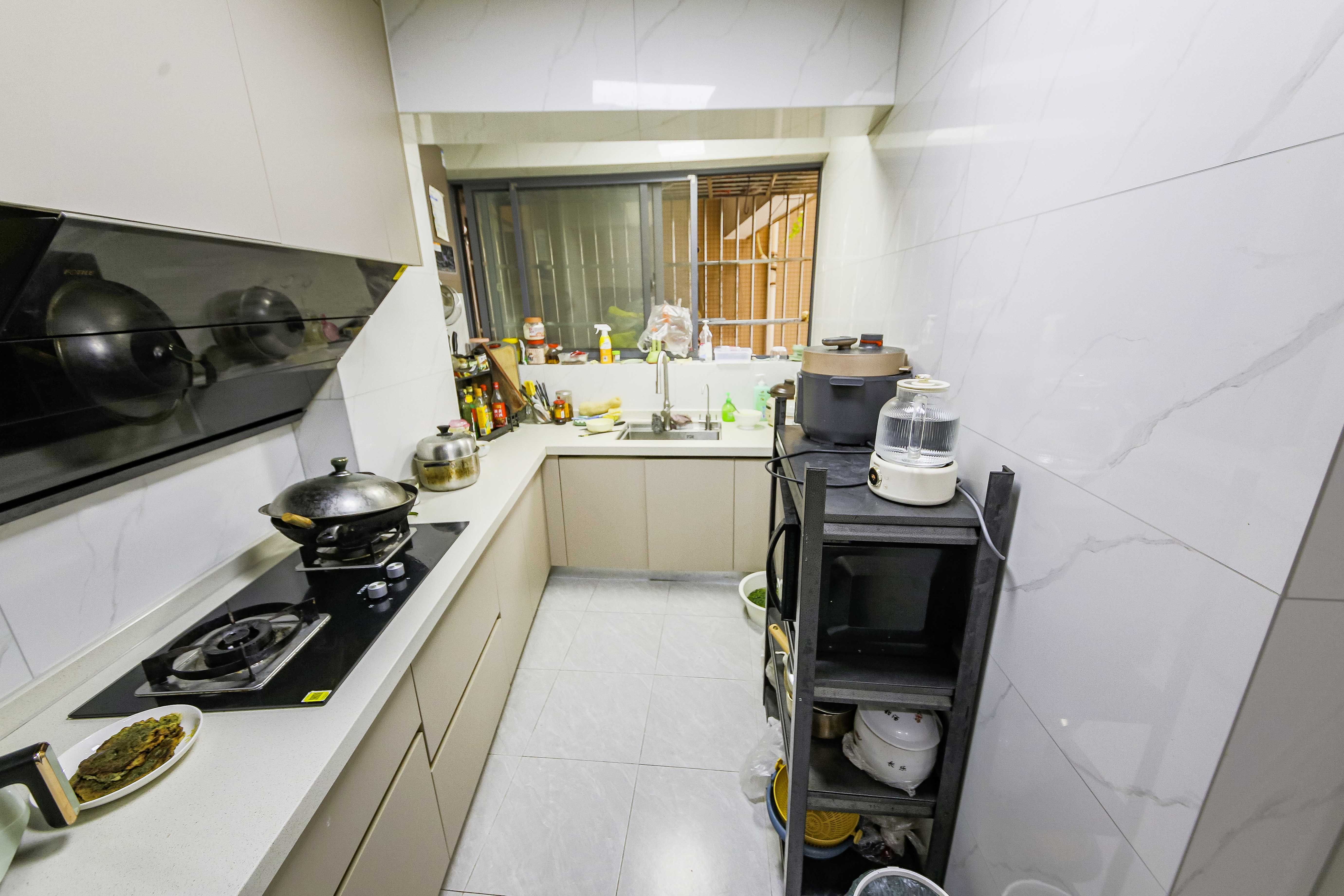 上峰苑(兰亭玥岛)  3室2厅1卫    105.0万 上峰苑(兰亭玥岛)  3室2厅1卫    105.0万厨房