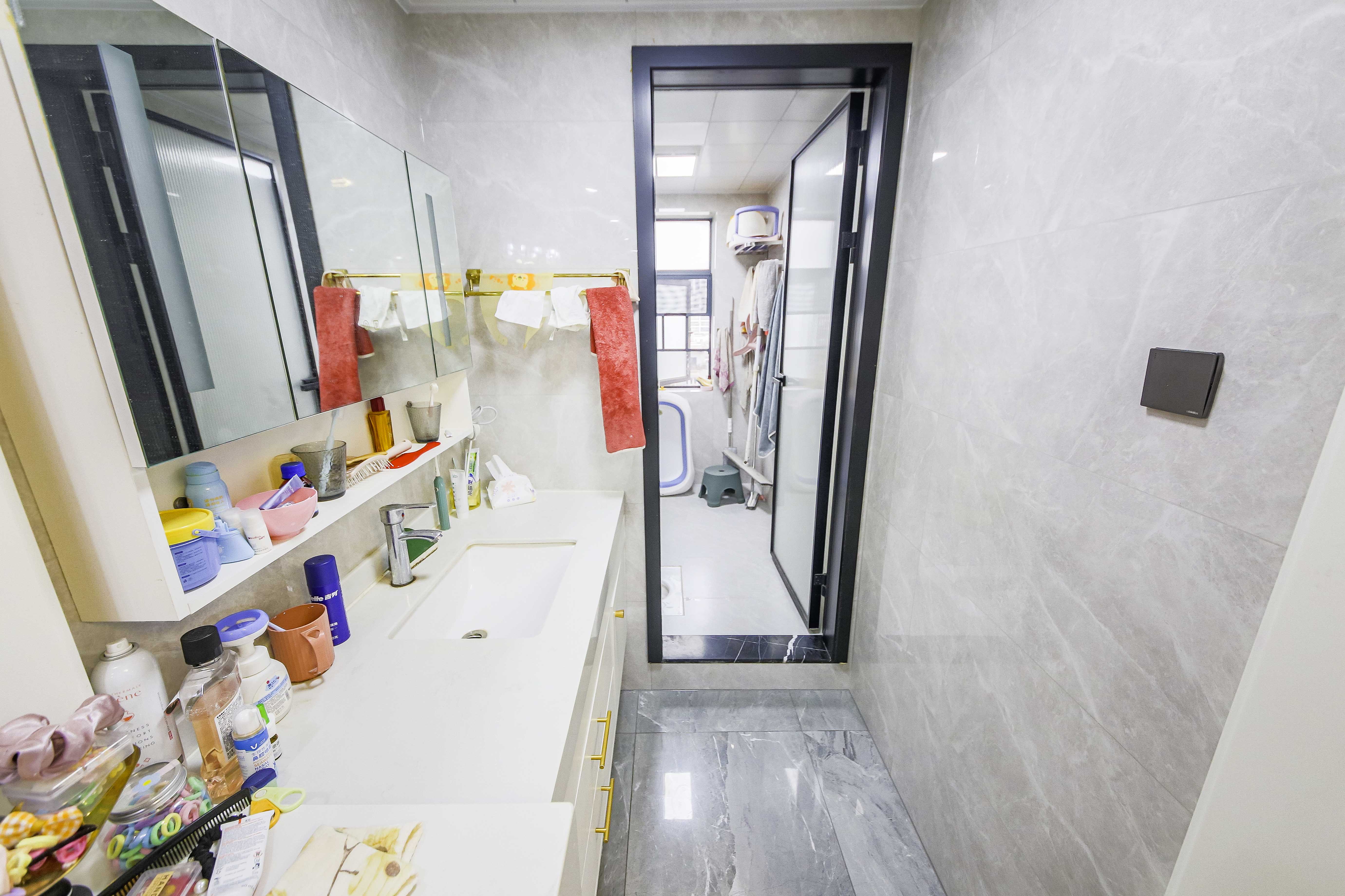 上峰苑(兰亭玥岛)  3室2厅1卫    105.0万 上峰苑(兰亭玥岛)  3室2厅1卫    105.0万卫生间