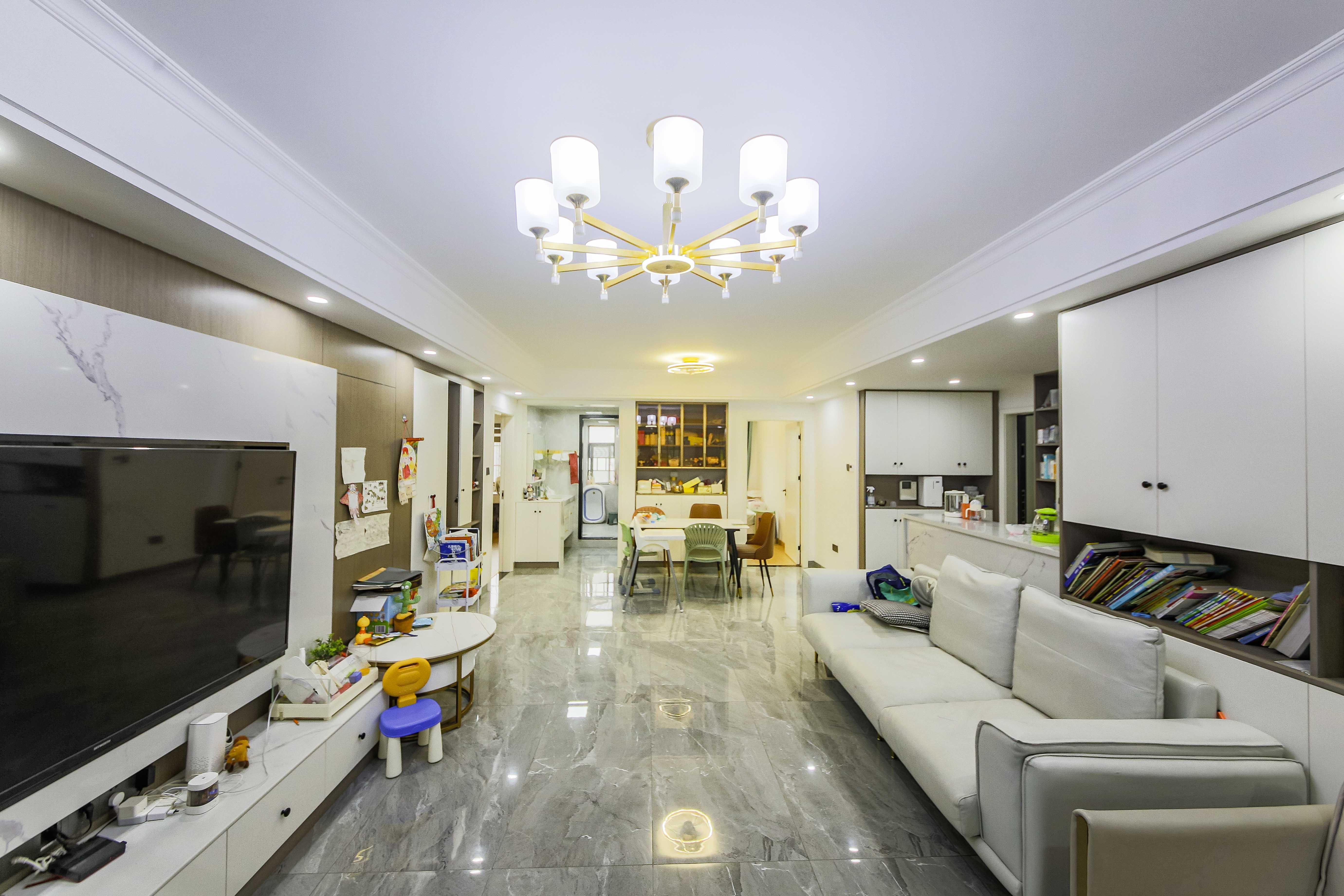 上峰苑(兰亭玥岛)  3室2厅1卫    105.0万 上峰苑(兰亭玥岛)  3室2厅1卫    105.0万客厅