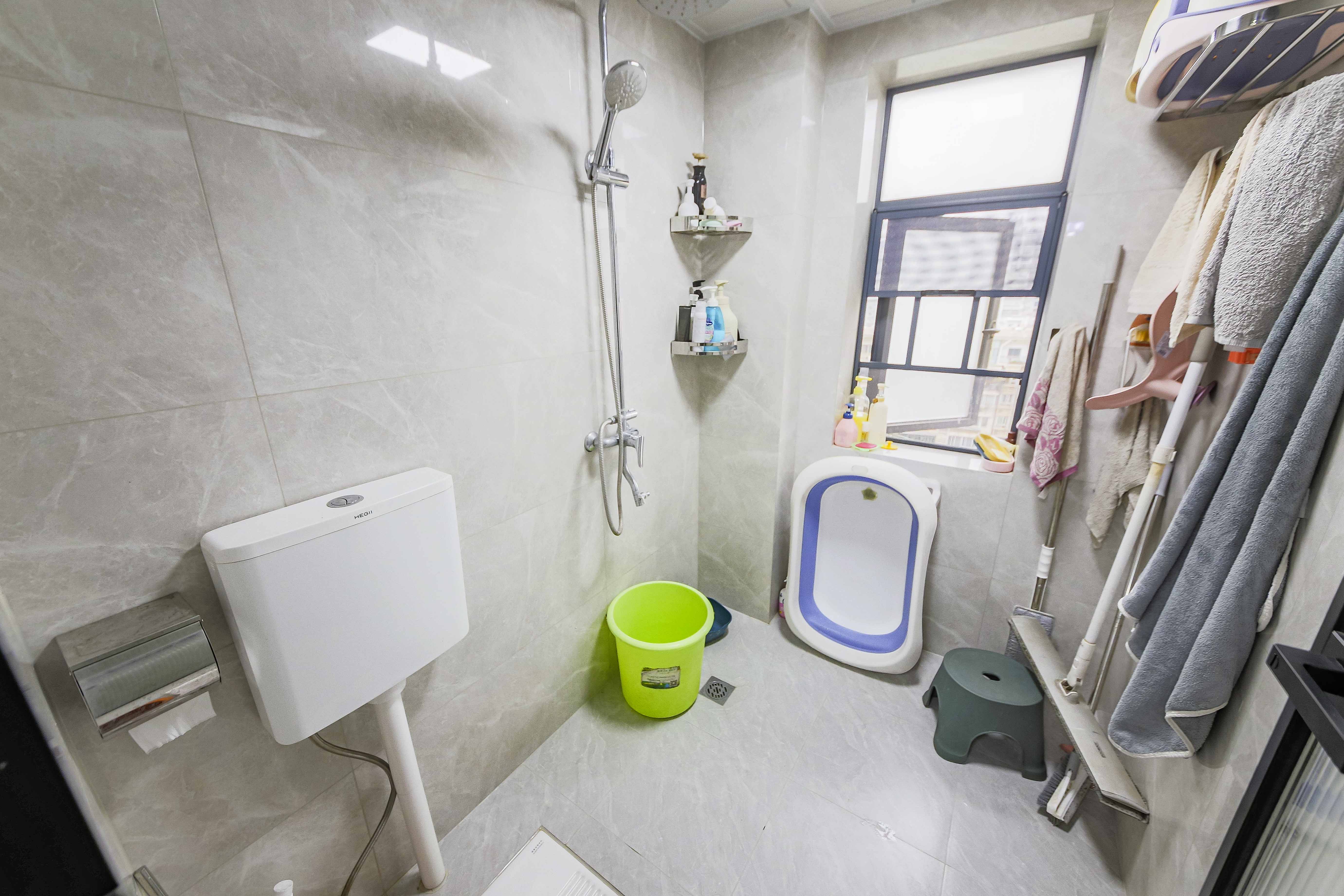 上峰苑(兰亭玥岛)  3室2厅1卫    105.0万 上峰苑(兰亭玥岛)  3室2厅1卫    105.0万卫生间