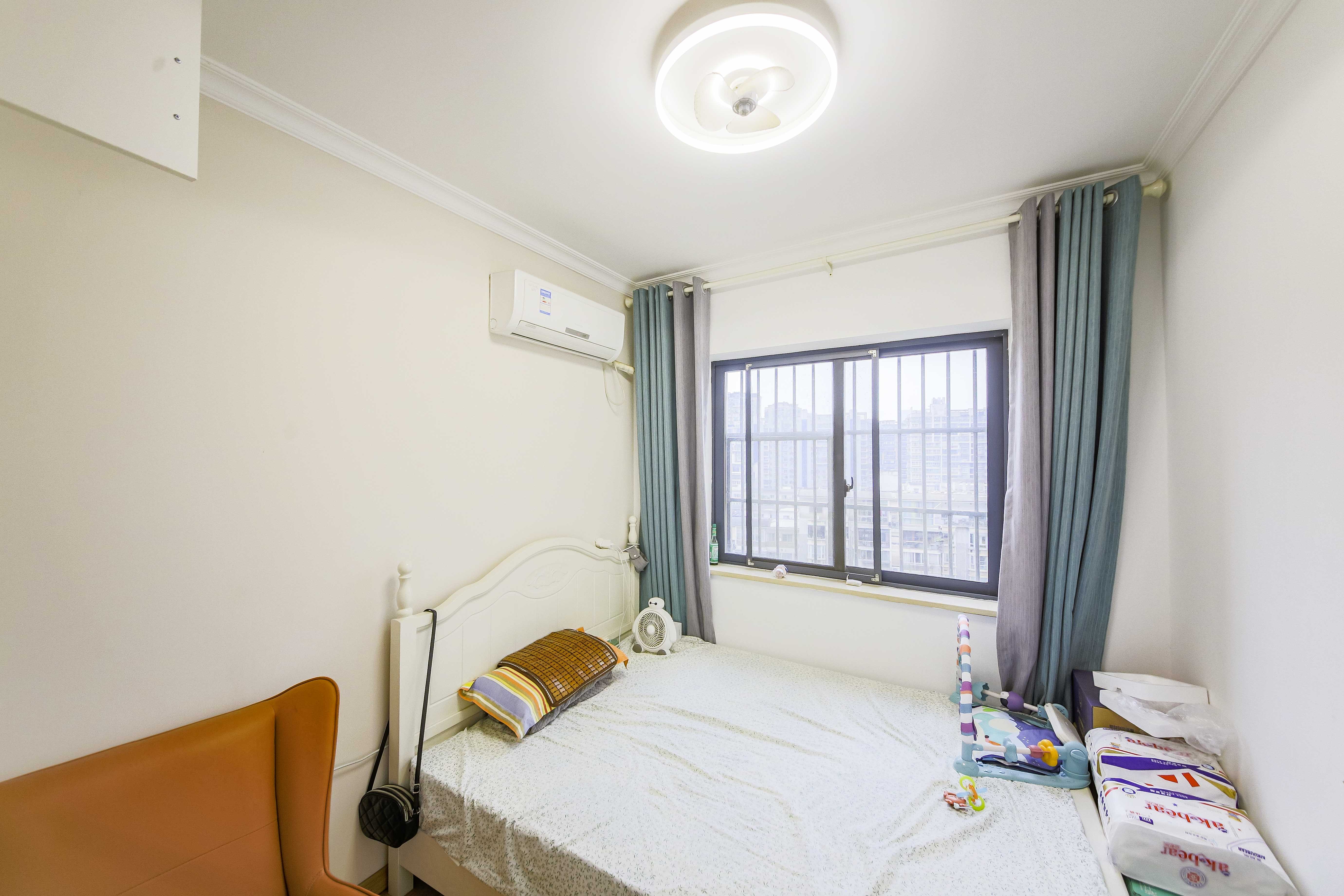 上峰苑(兰亭玥岛)  3室2厅1卫    105.0万 上峰苑(兰亭玥岛)  3室2厅1卫    105.0万卧室