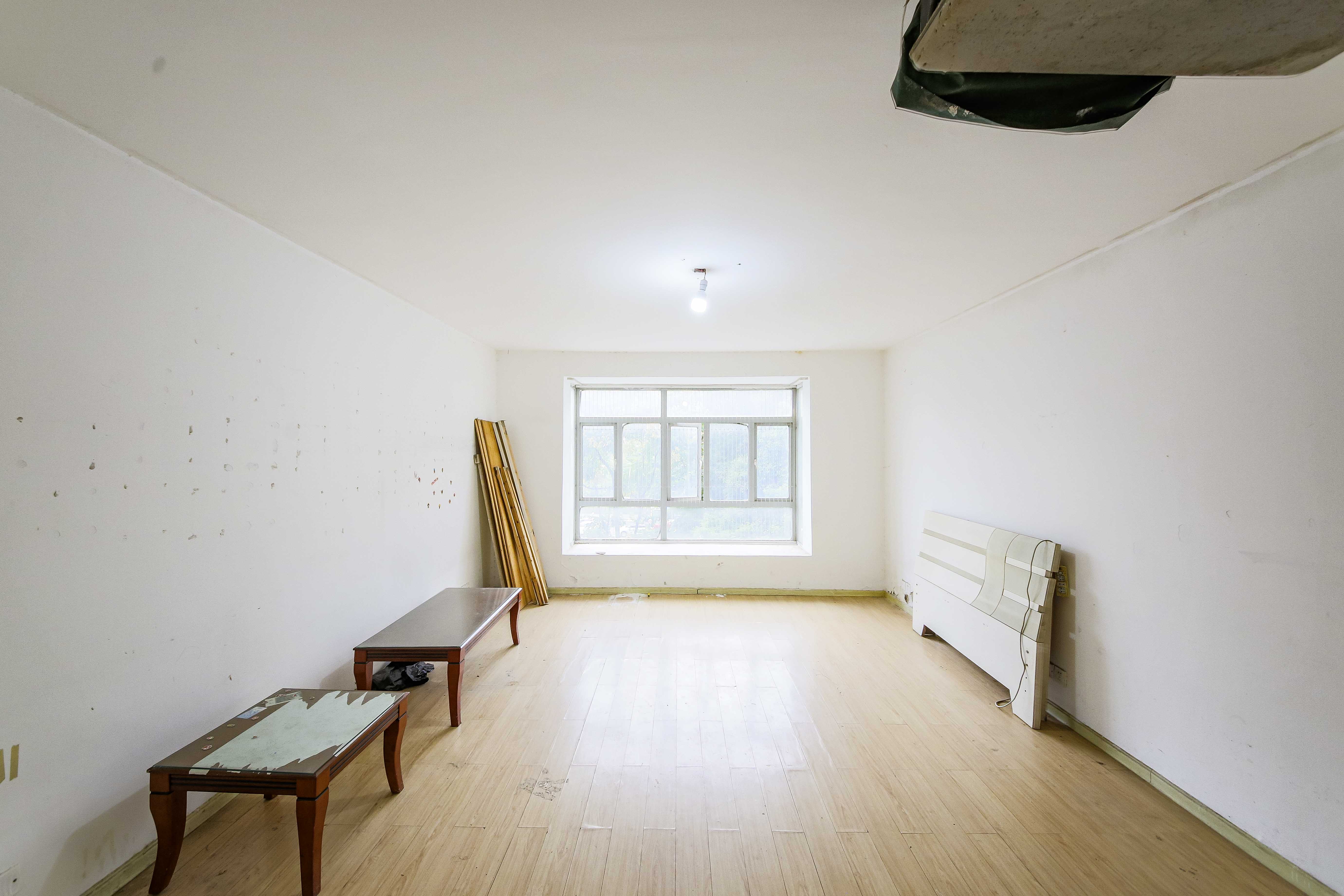 富景园 4室2厅2卫 119.9万 富景园 4室2厅2卫 119.9万客厅