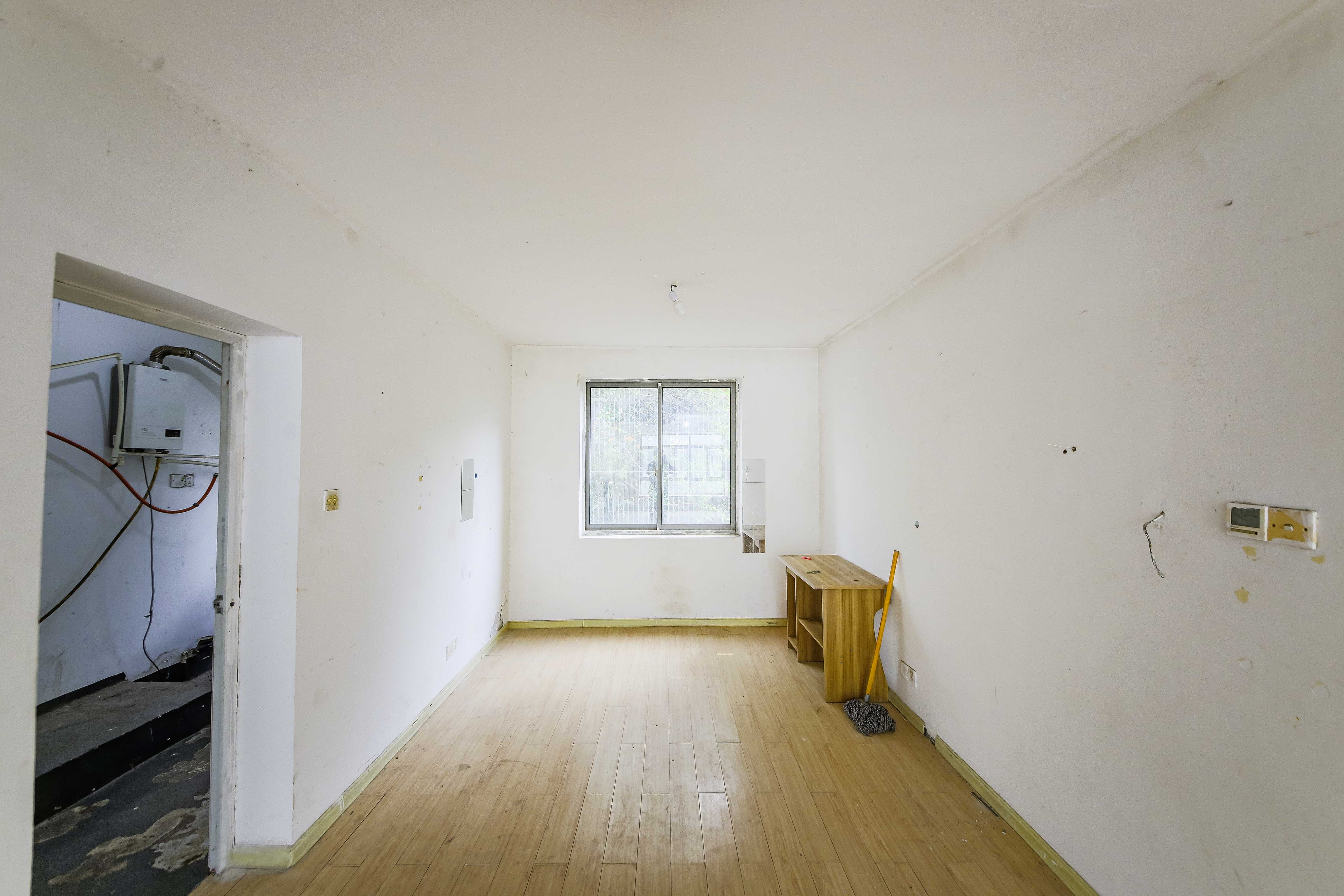 富景园 4室2厅2卫 119.9万 富景园 4室2厅2卫 119.9万客厅