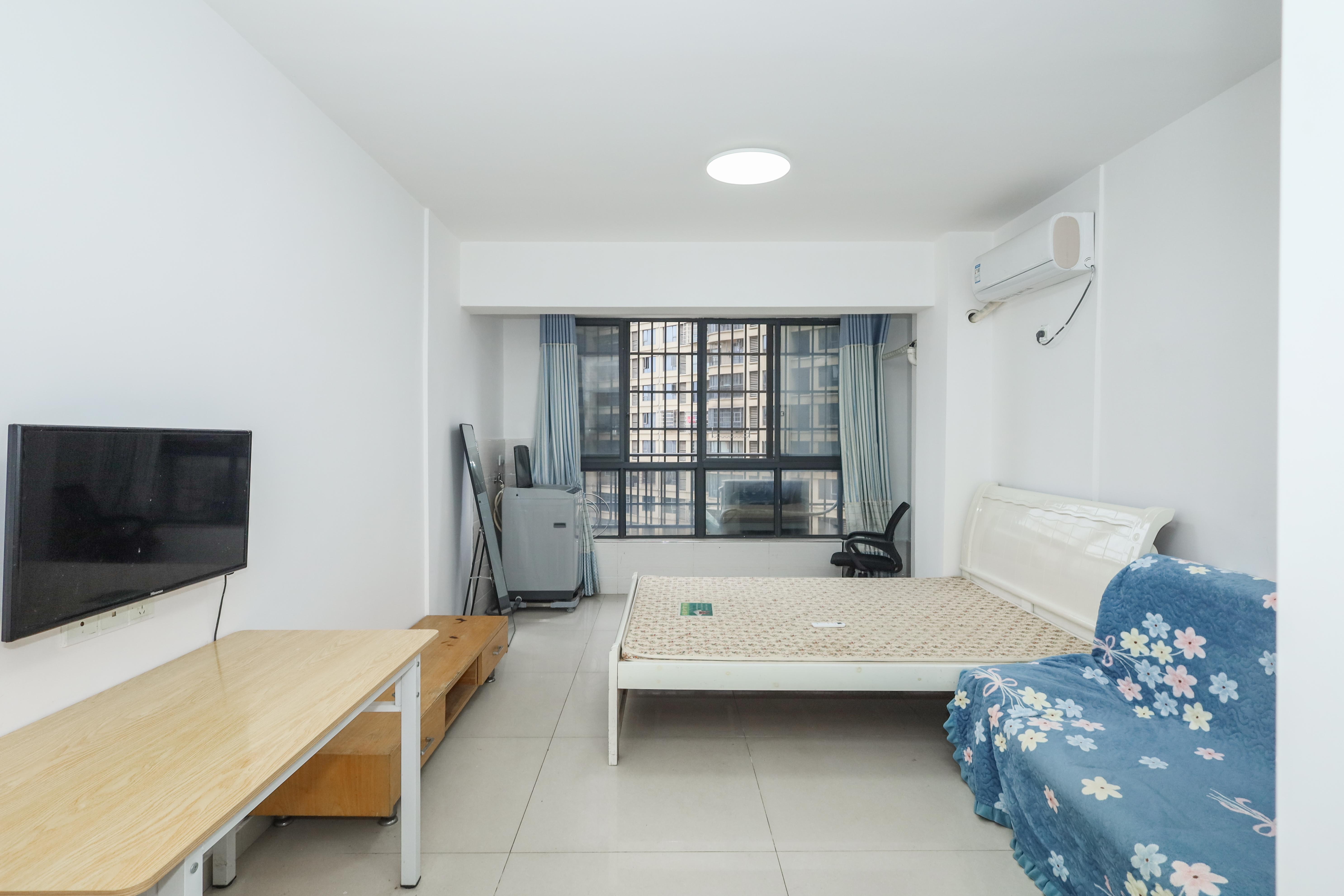 保利麓谷林语I区  1室1厅1卫    32.0万 保利麓谷林语I区  1室1厅1卫    32.0万客厅