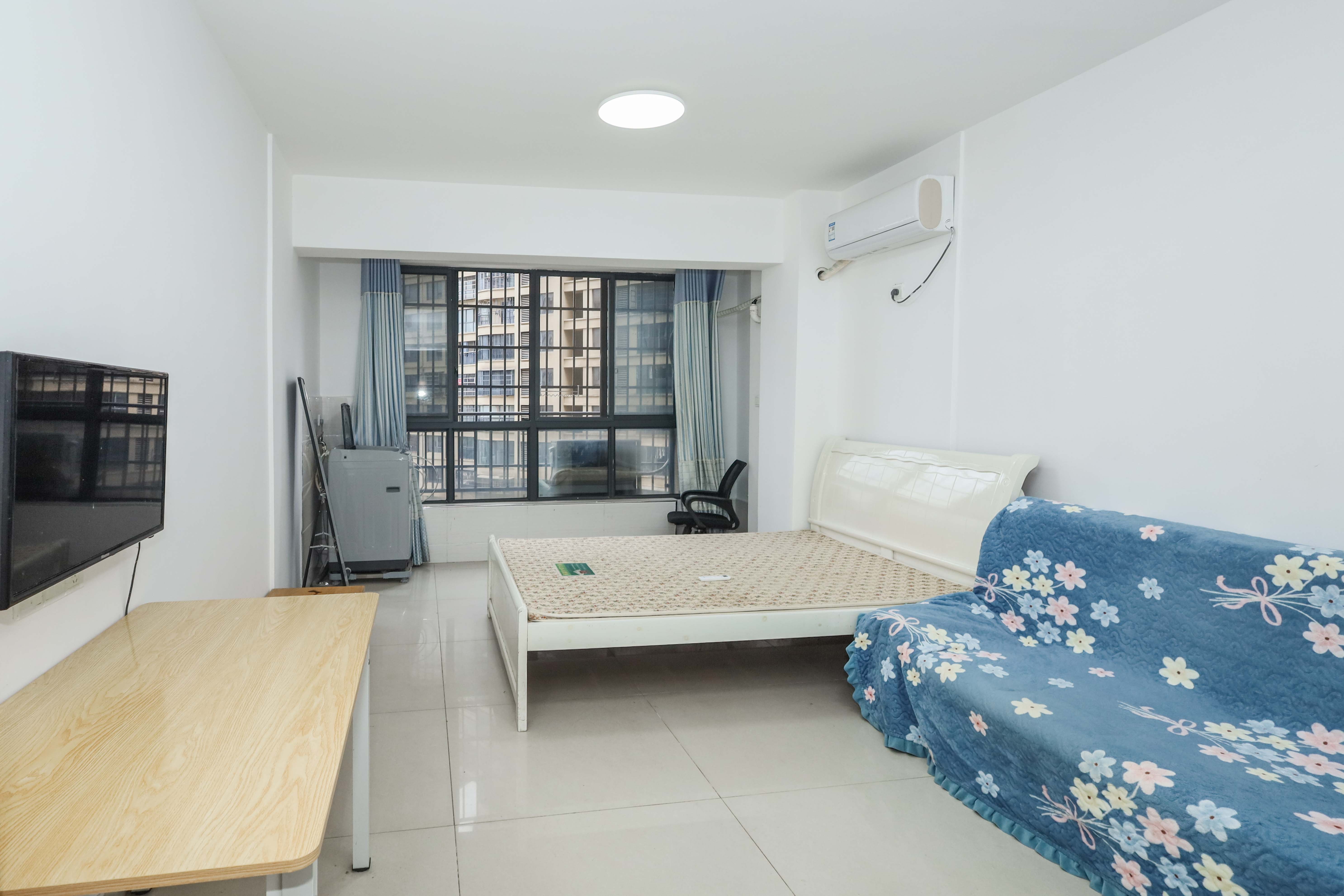 保利麓谷林语I区  1室1厅1卫    32.0万 保利麓谷林语I区  1室1厅1卫    32.0万客厅