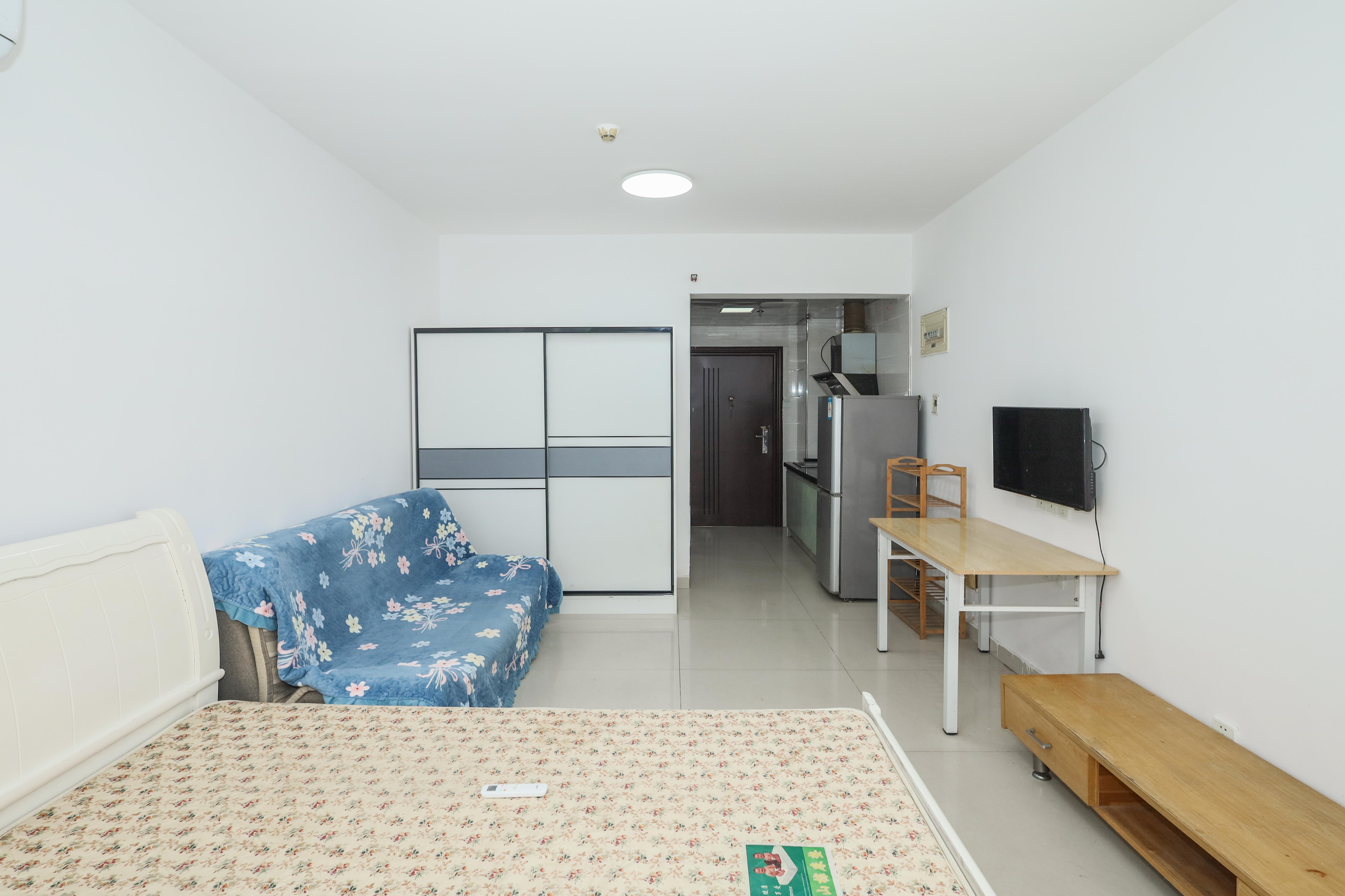 保利麓谷林语I区  1室1厅1卫    32.0万 保利麓谷林语I区  1室1厅1卫    32.0万客厅