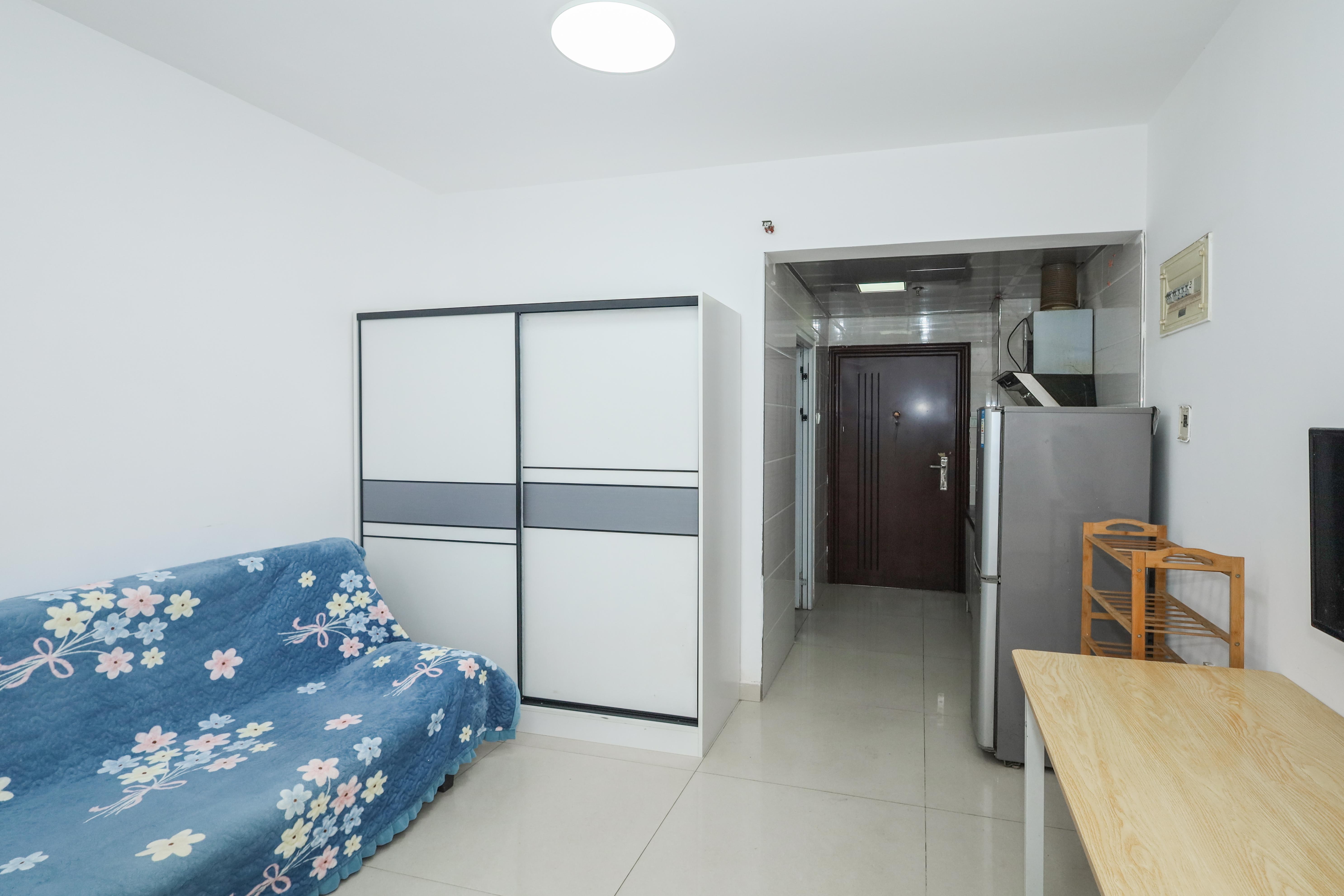 保利麓谷林语I区  1室1厅1卫    32.0万 保利麓谷林语I区  1室1厅1卫    32.0万客厅