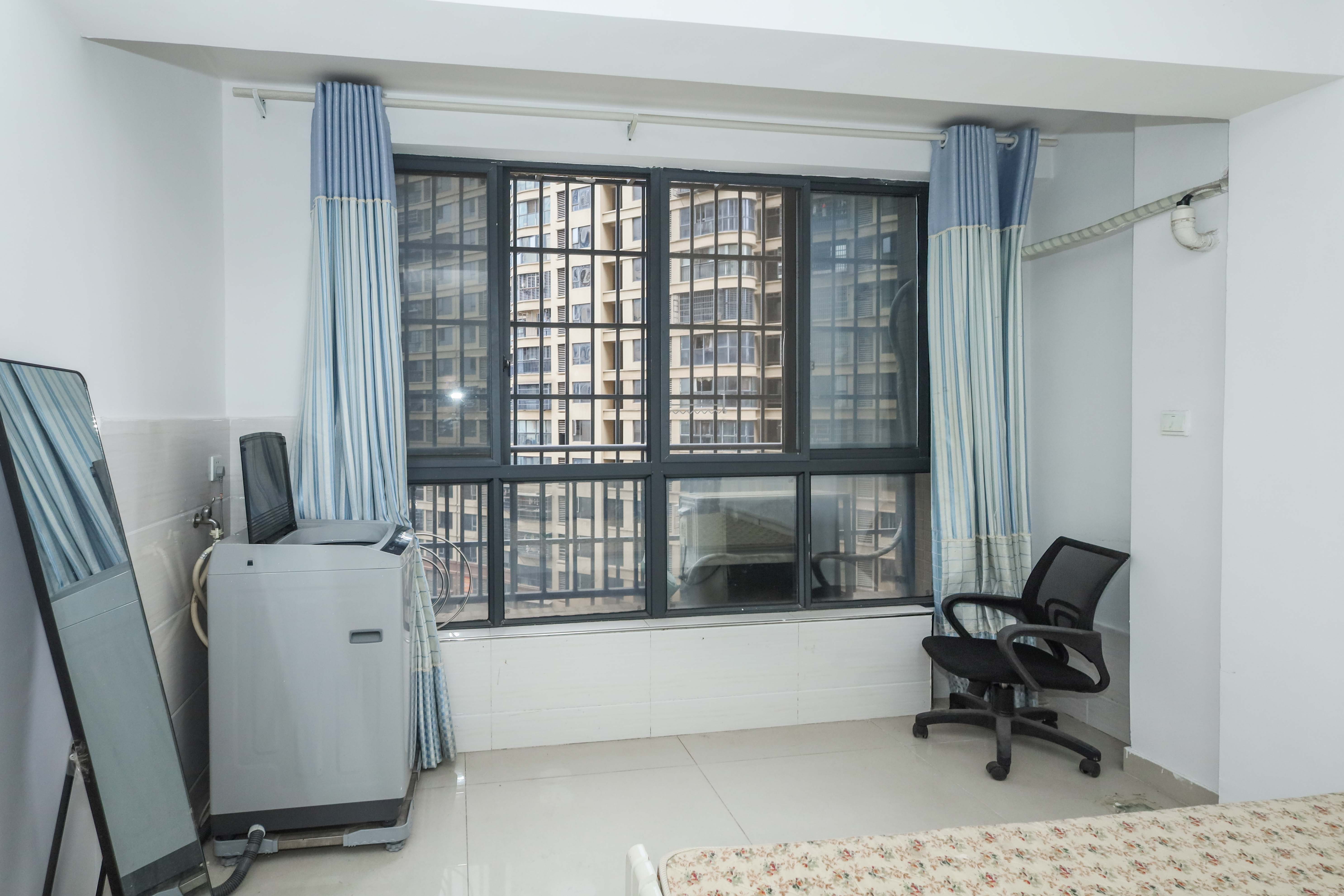 保利麓谷林语I区  1室1厅1卫    32.0万 保利麓谷林语I区  1室1厅1卫    32.0万阳台